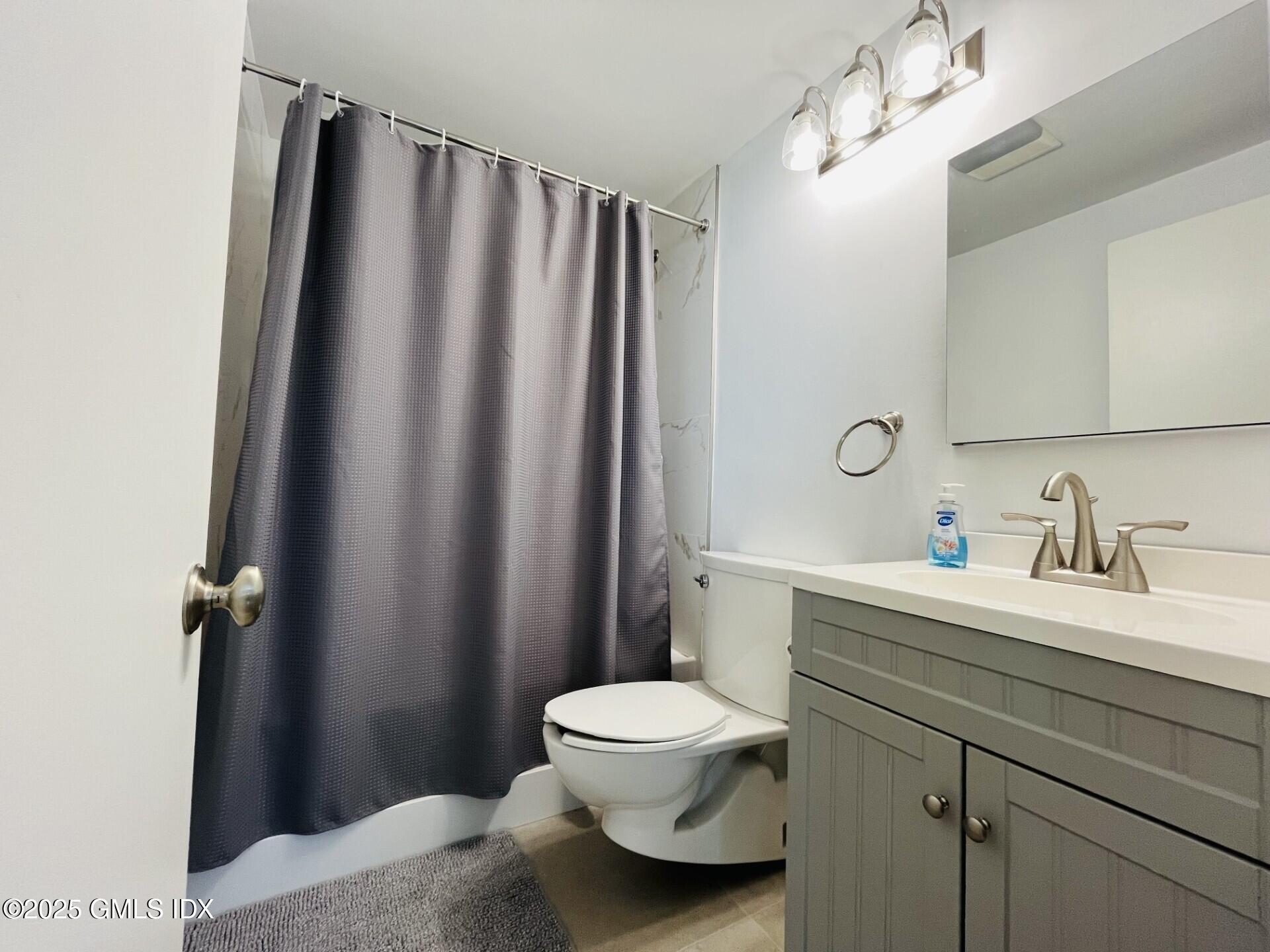 1525 E Putnam Avenue, 304