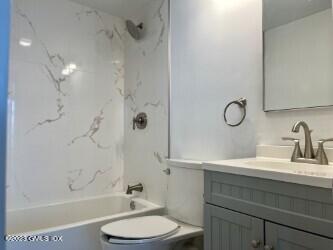 1525 E Putnam Avenue, 304