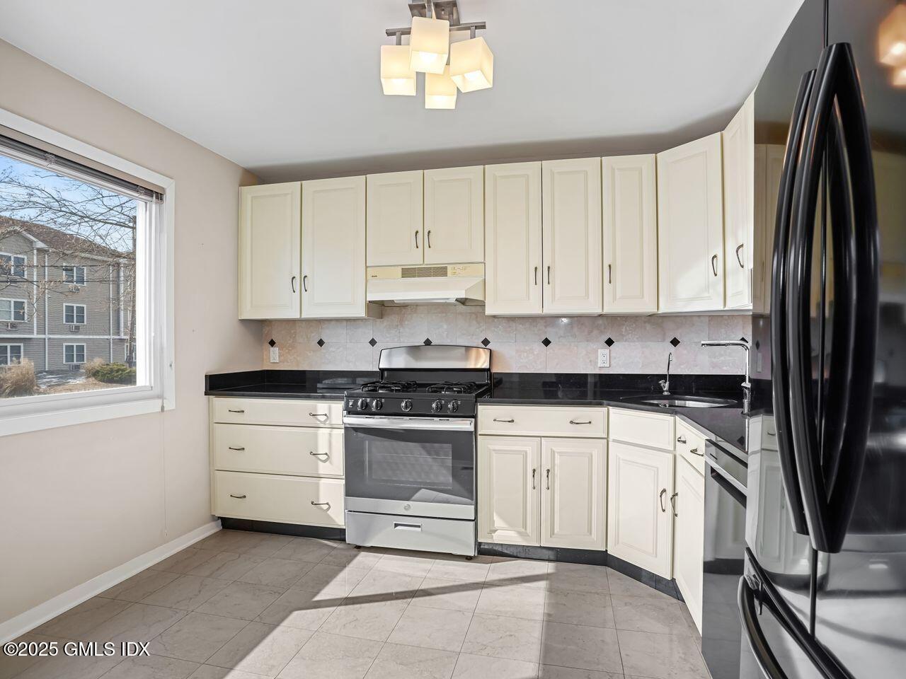 328 Hamilton Avenue, 2