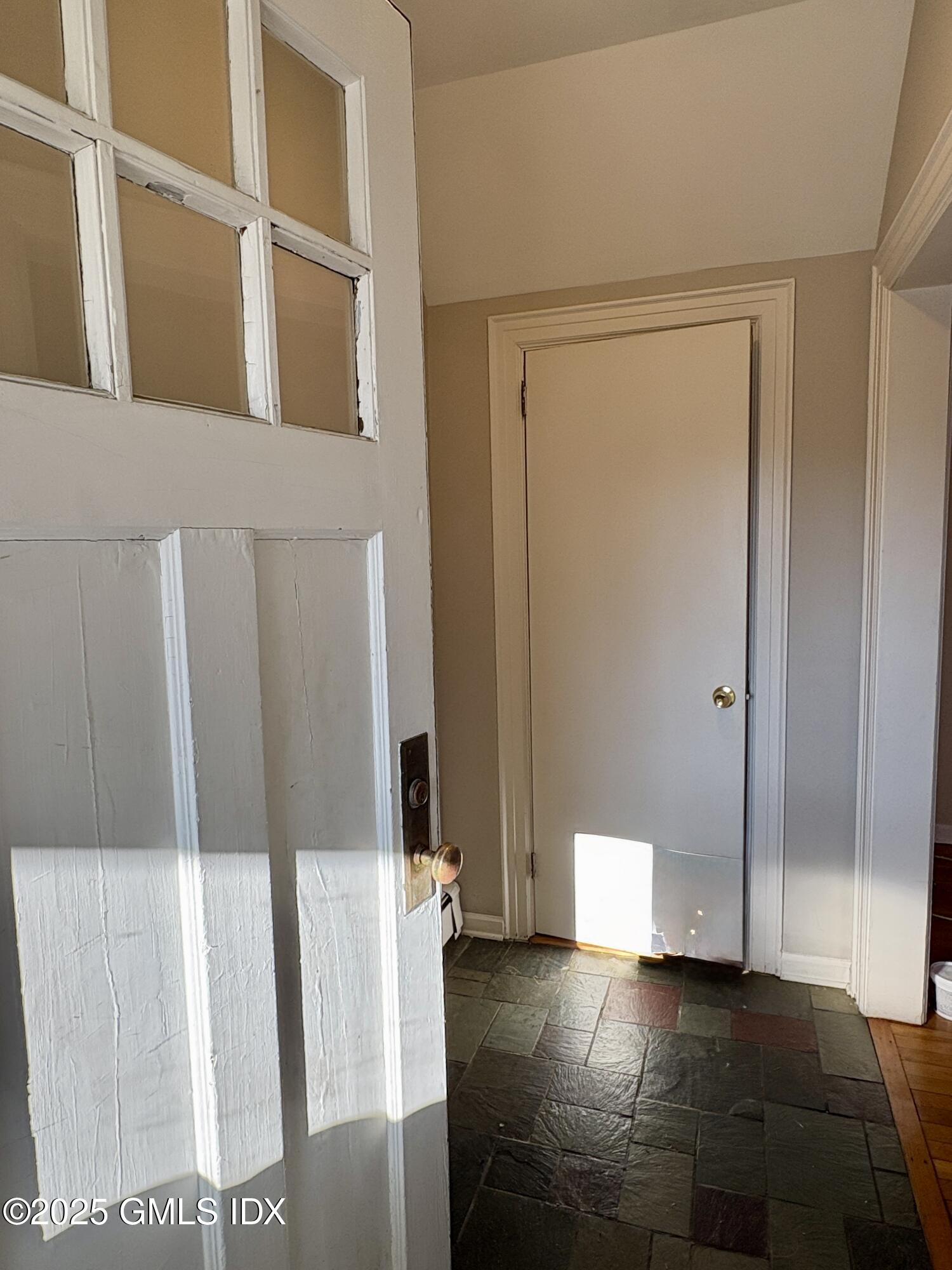 89 Pemberwick Road, 1