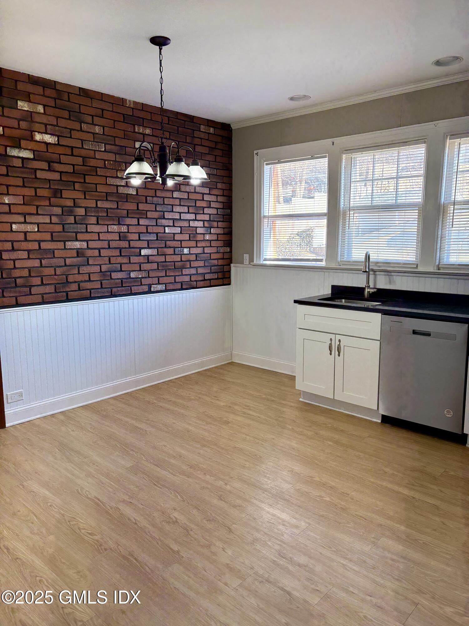 89 Pemberwick Road, 1