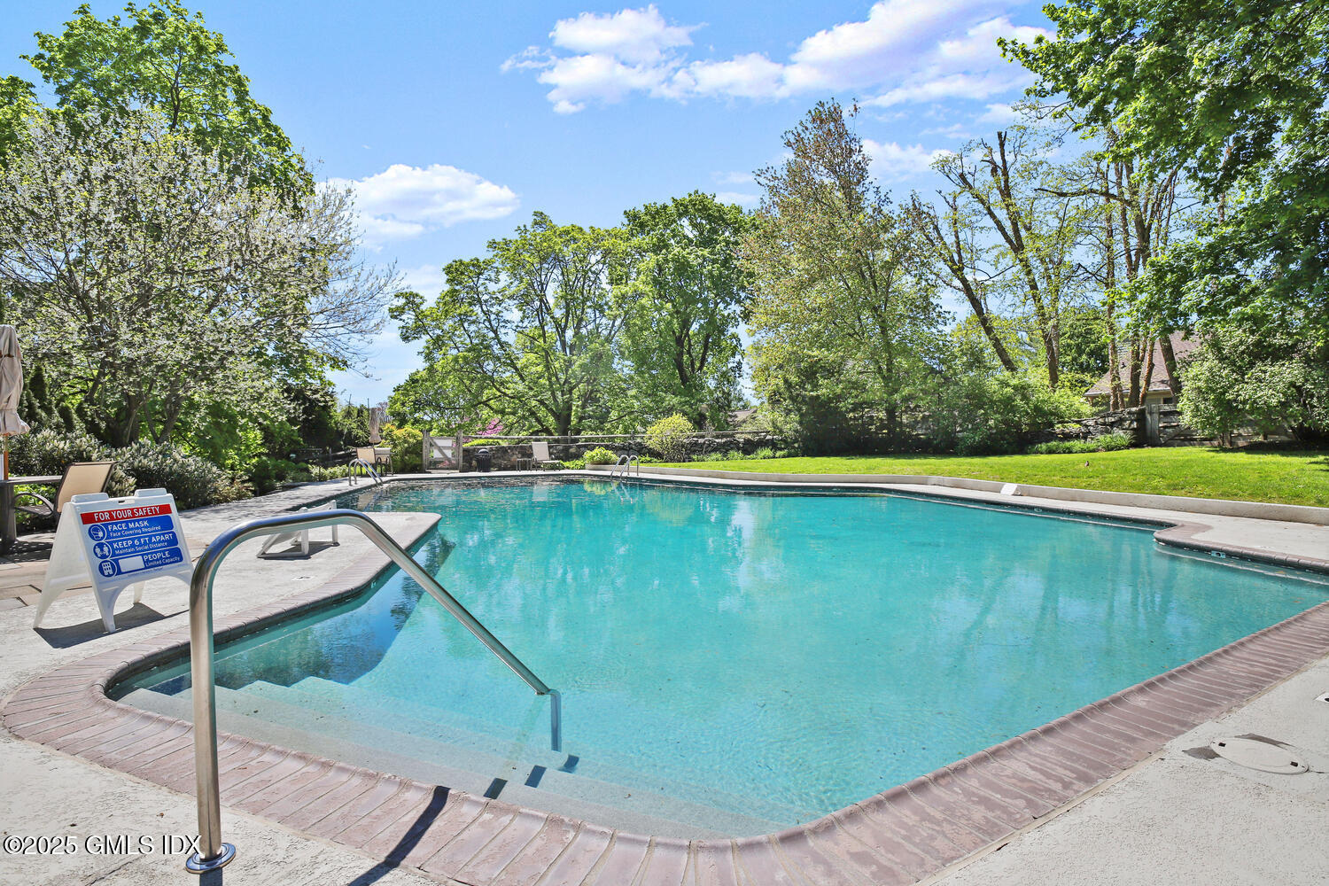 415 W Lyon Farm Drive, 415