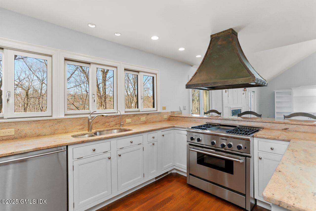 415 W Lyon Farm Drive, 415