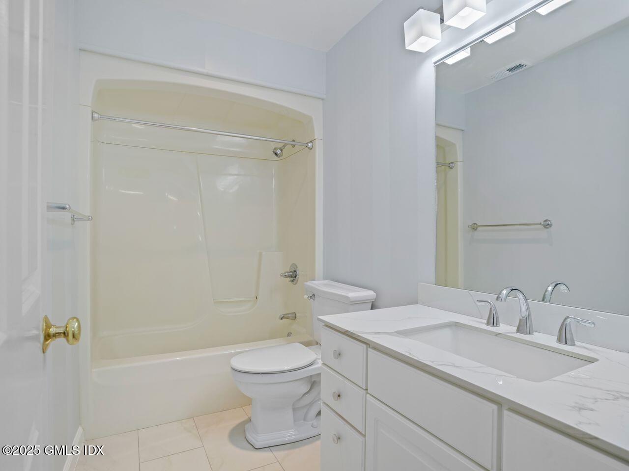 18 Hollow Wood Lane, D