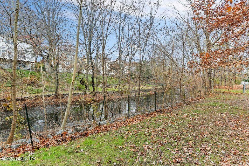 18 Hollow Wood Lane, D