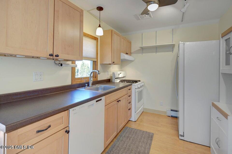 240 Pemberwick Road, 2