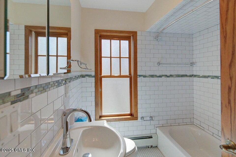 240 Pemberwick Road, 2