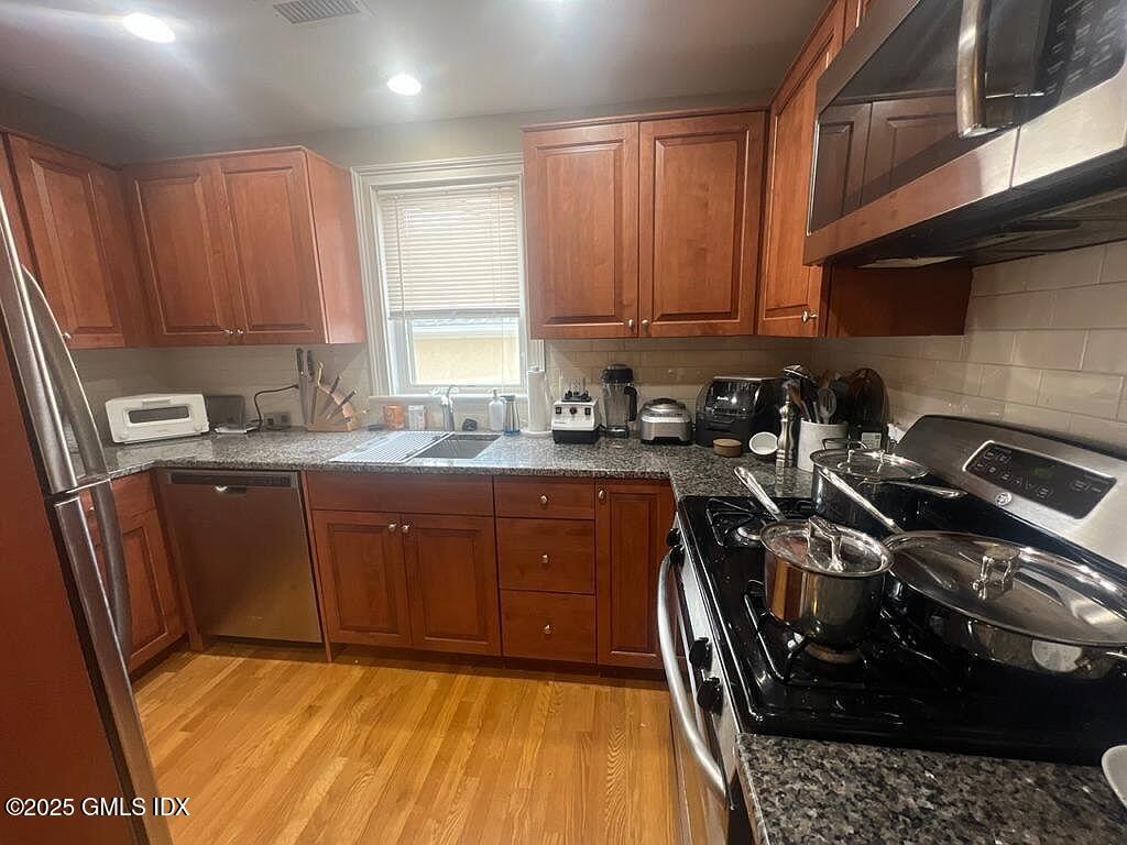 16 Charles Street, B