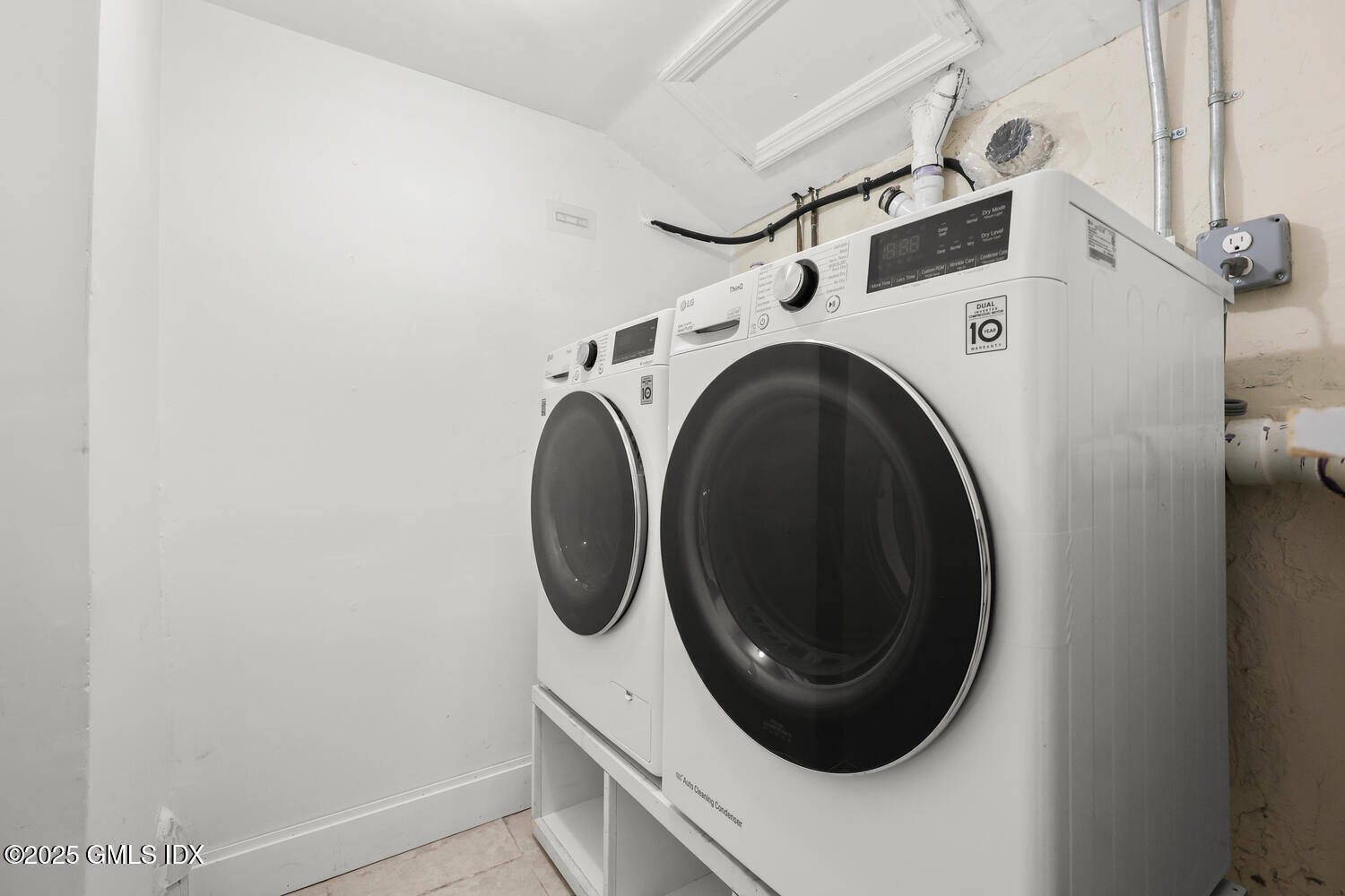 14 Cos Cob Avenue Unit: 1st Floor