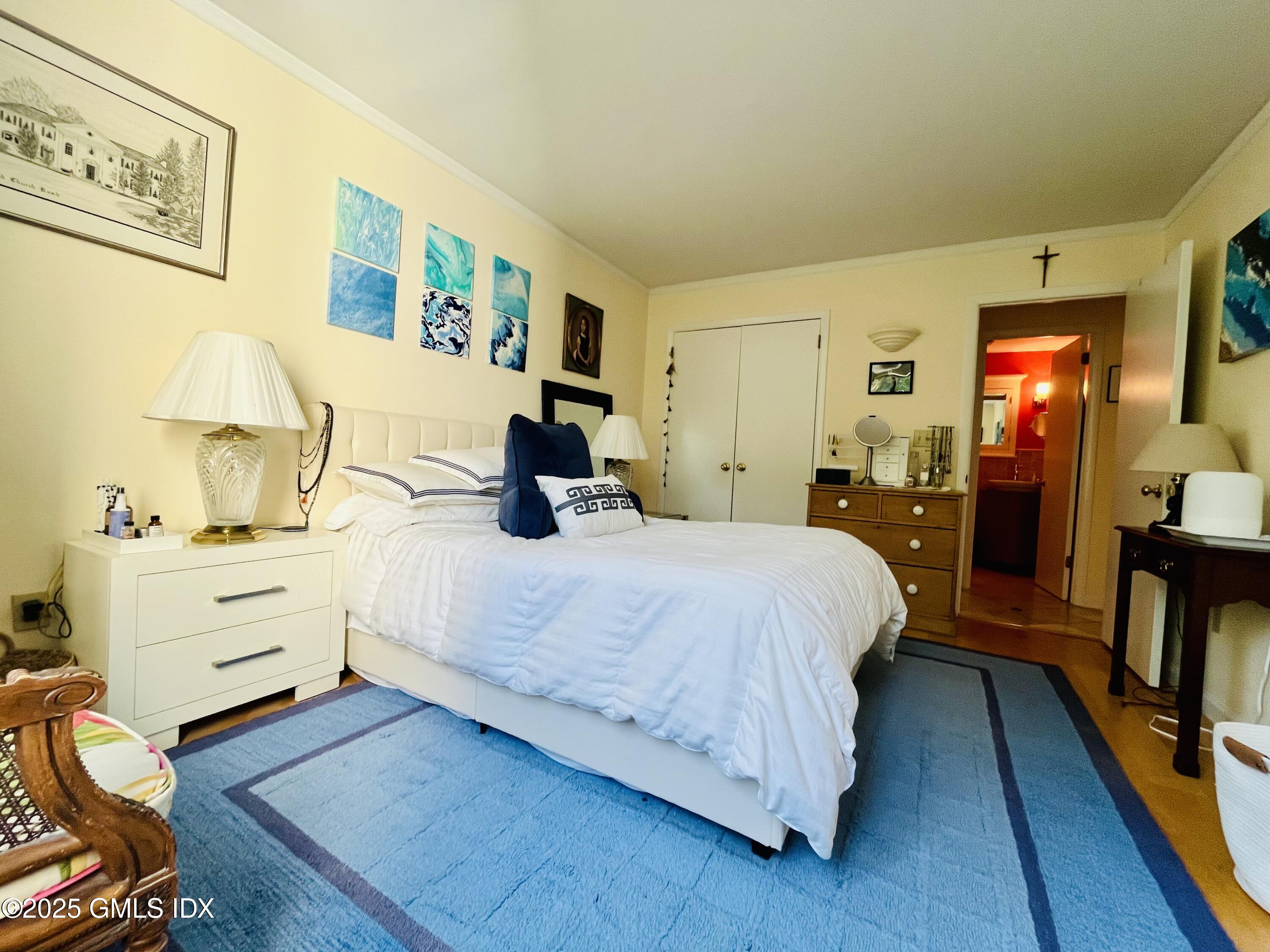 1535 E Putnam Avenue, 407