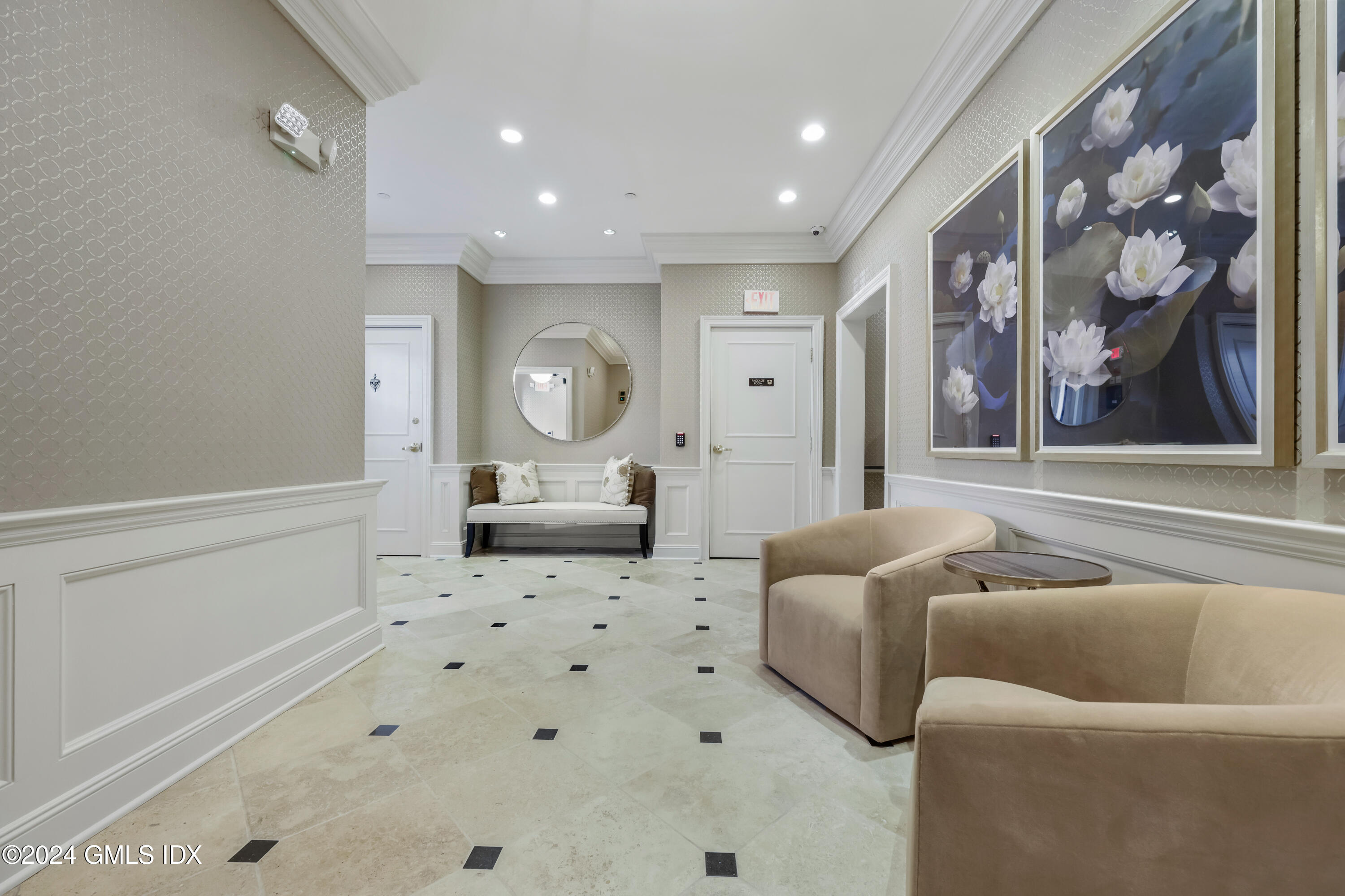 2 E Elm Street, 29