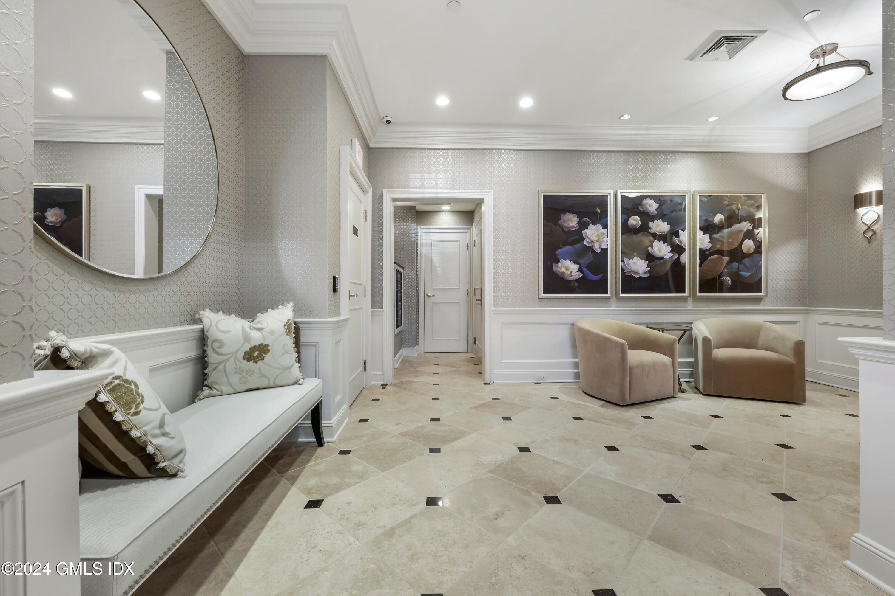 2 E Elm Street, 29