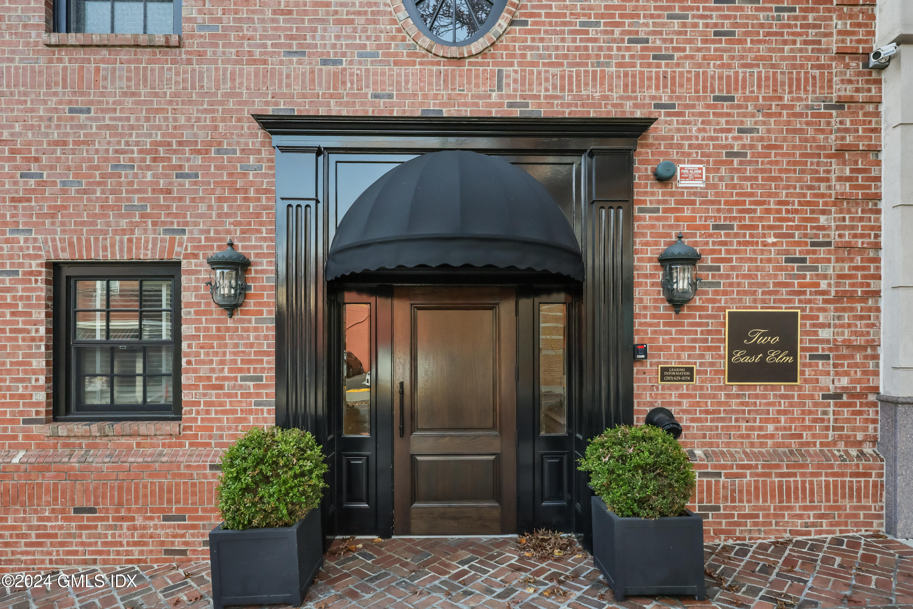2 E Elm Street, 29