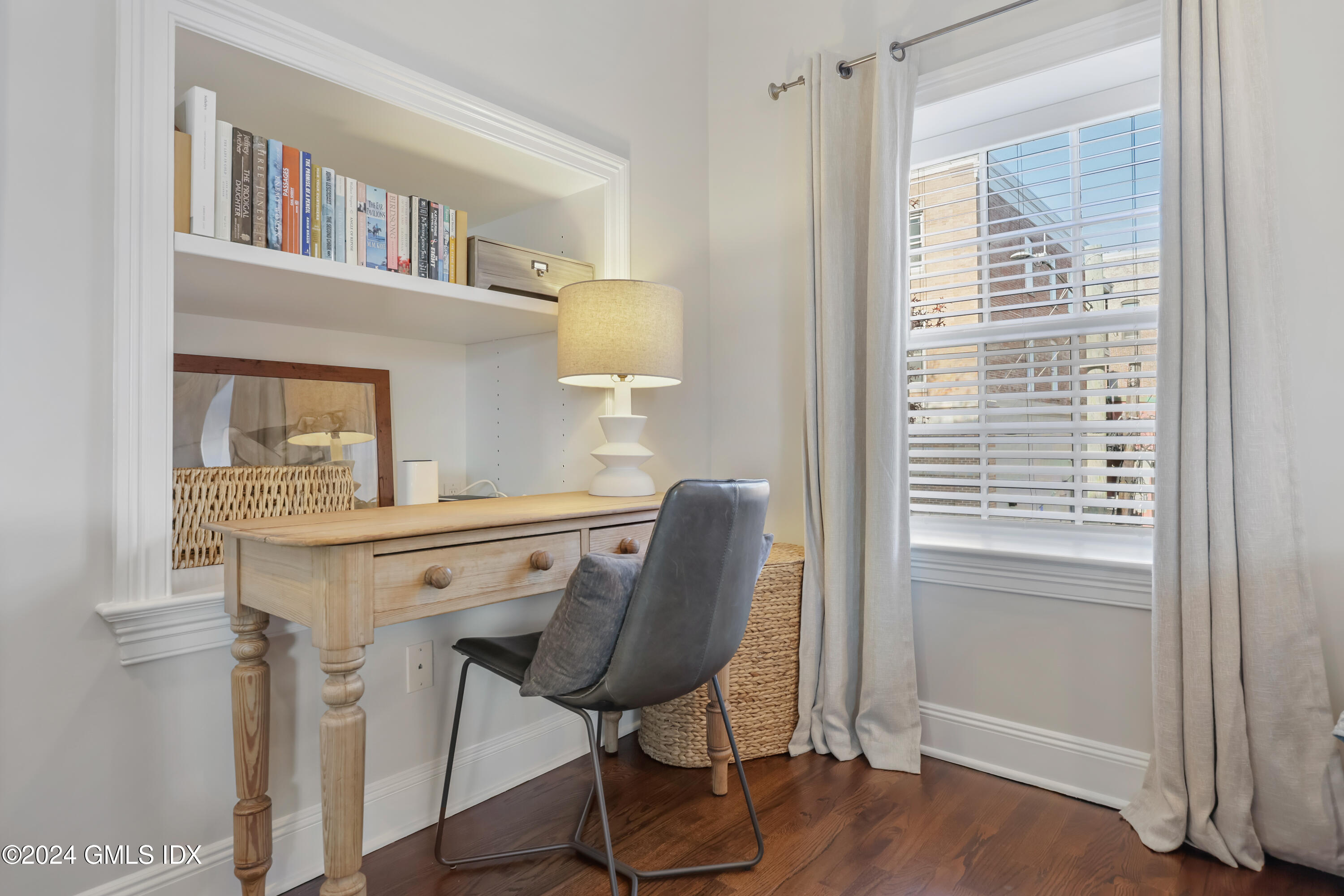2 E Elm Street, 29