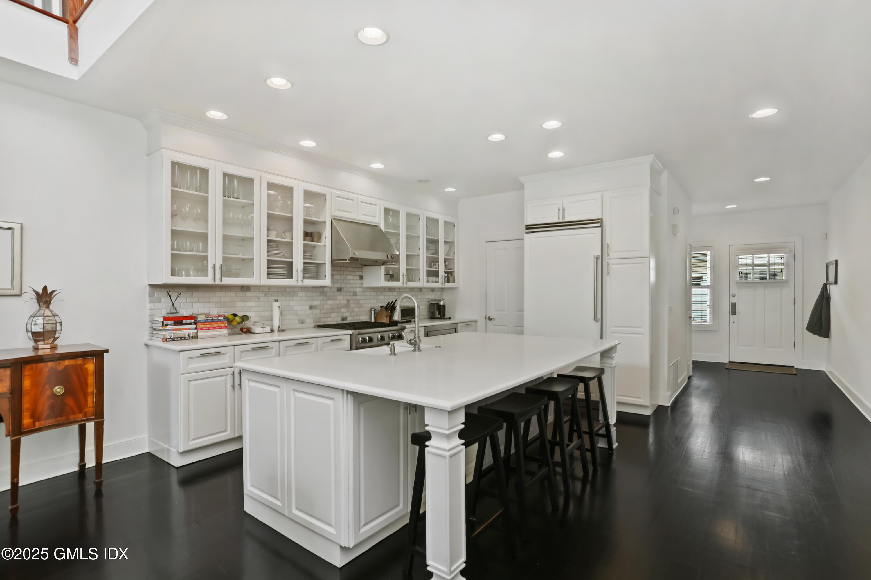 77 Havemeyer Lane, 27