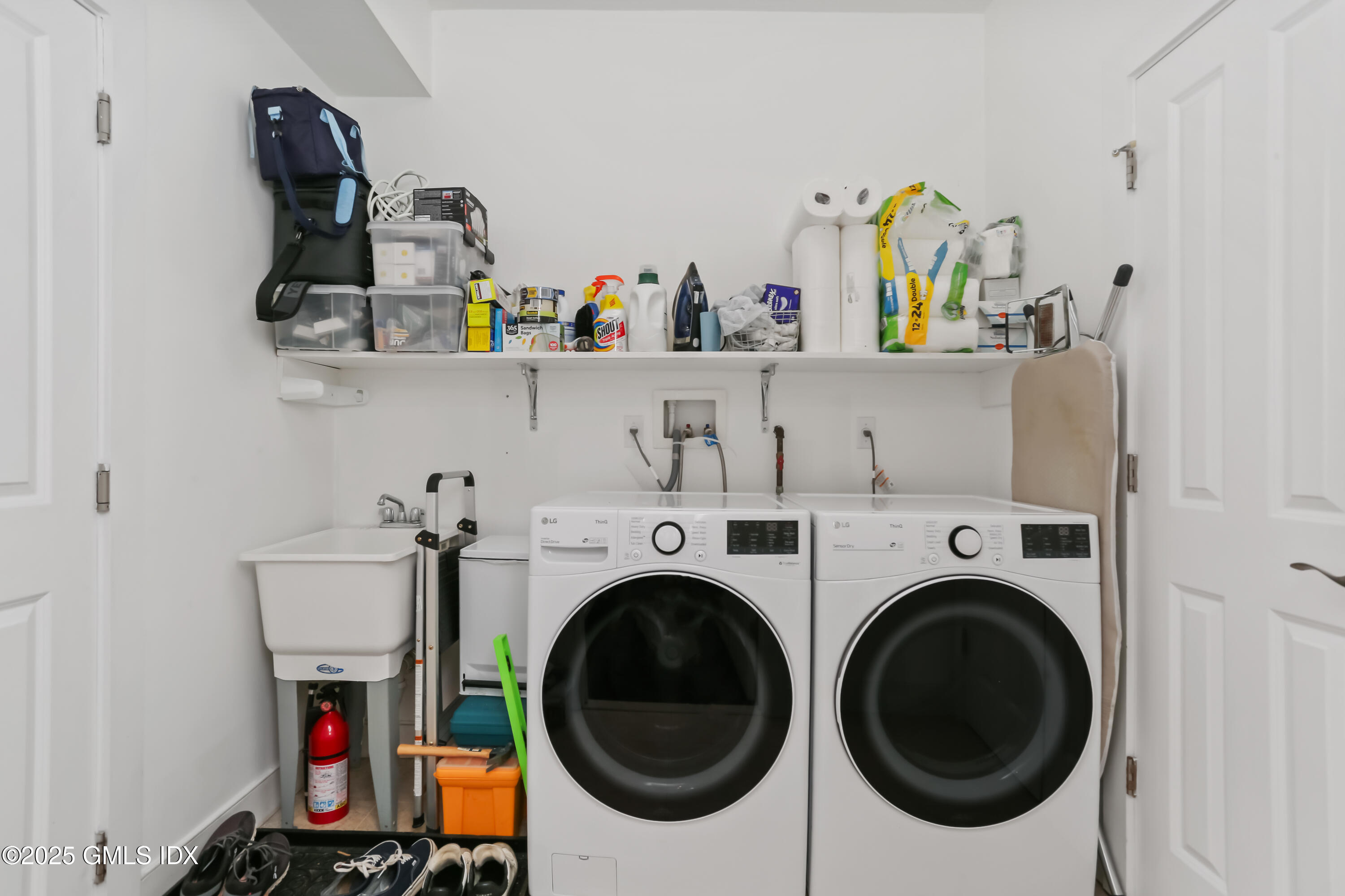 77 Havemeyer Lane, 27