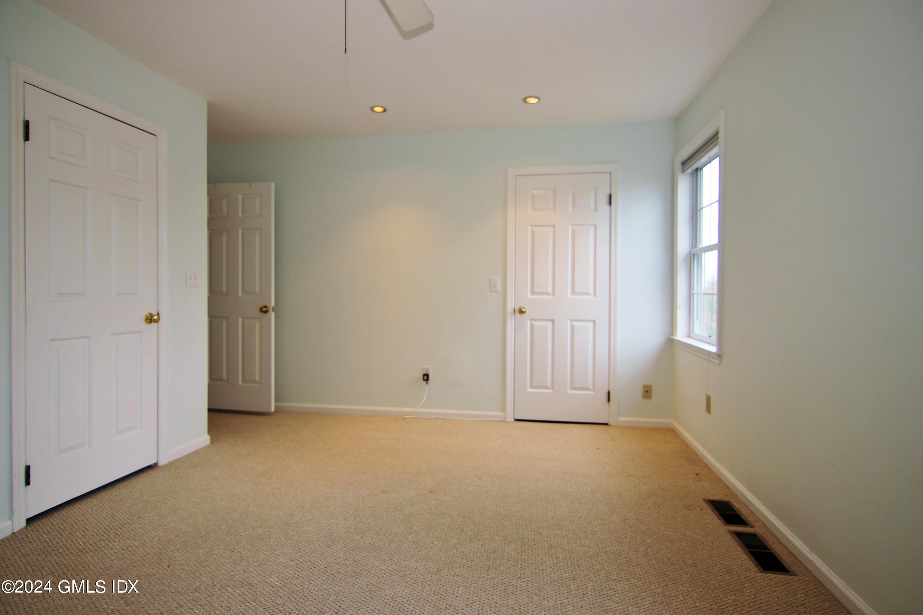 33 TALBOT Lane, 3