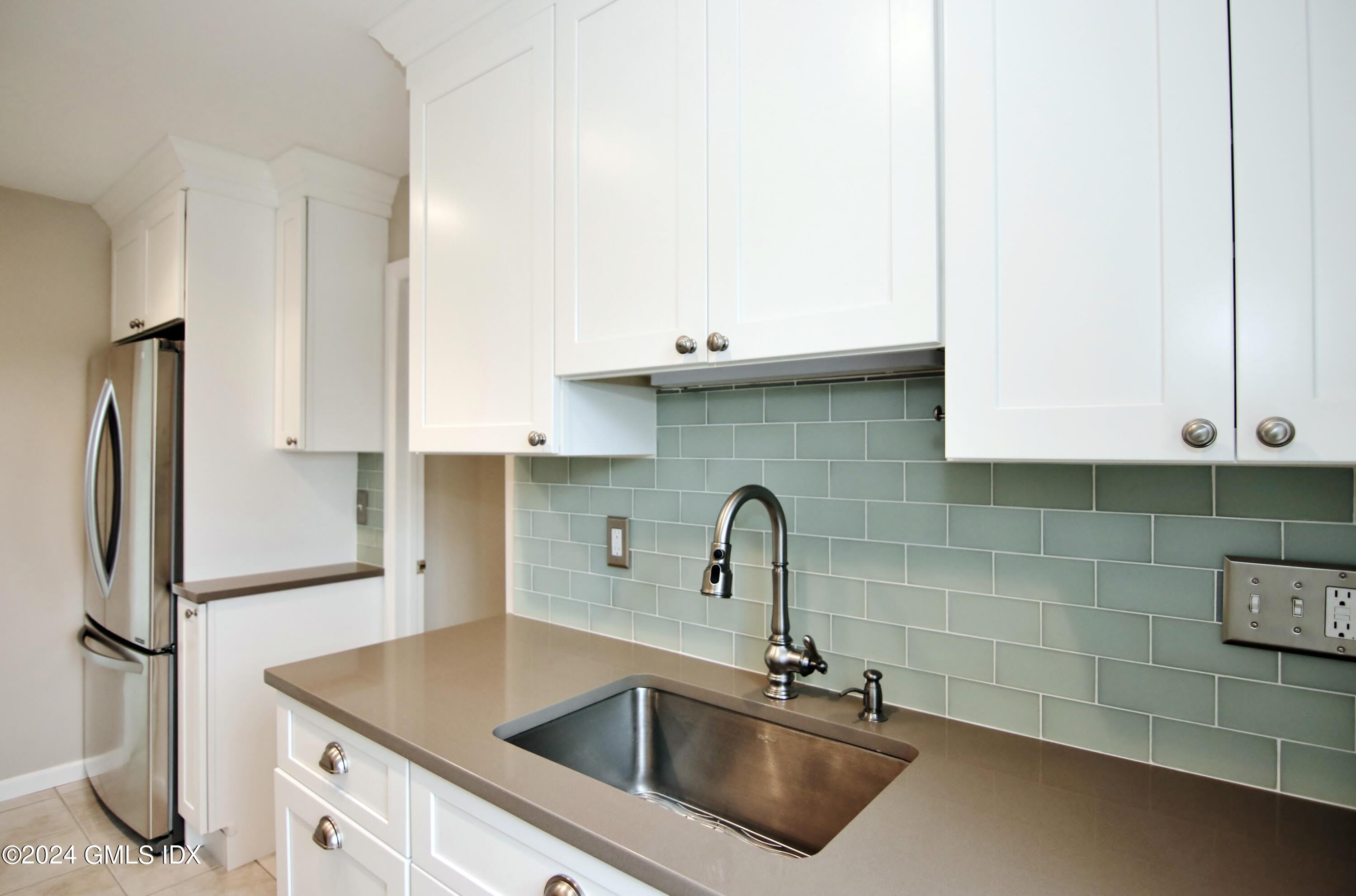 33 TALBOT Lane, 3