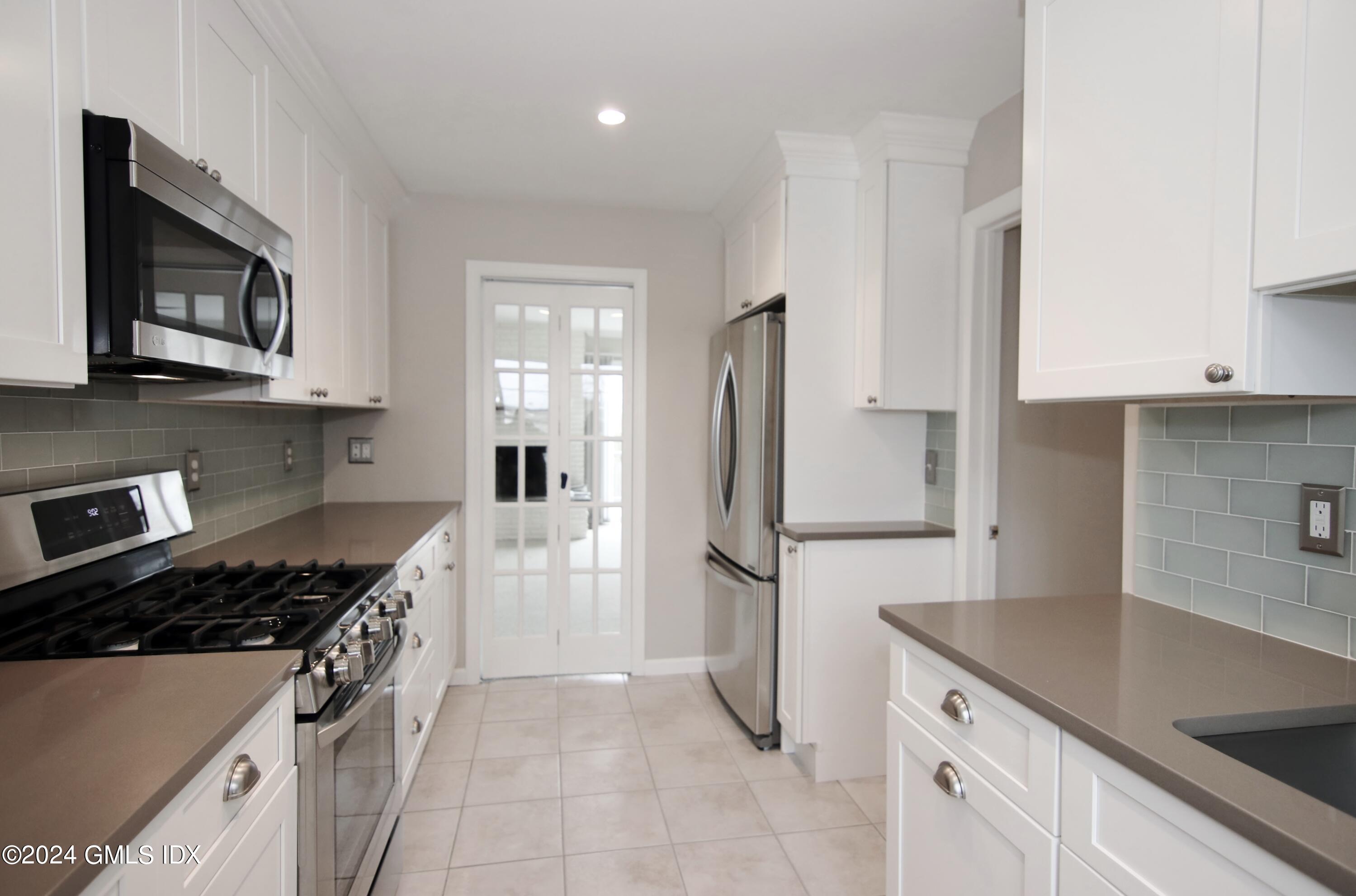 33 TALBOT Lane, 3