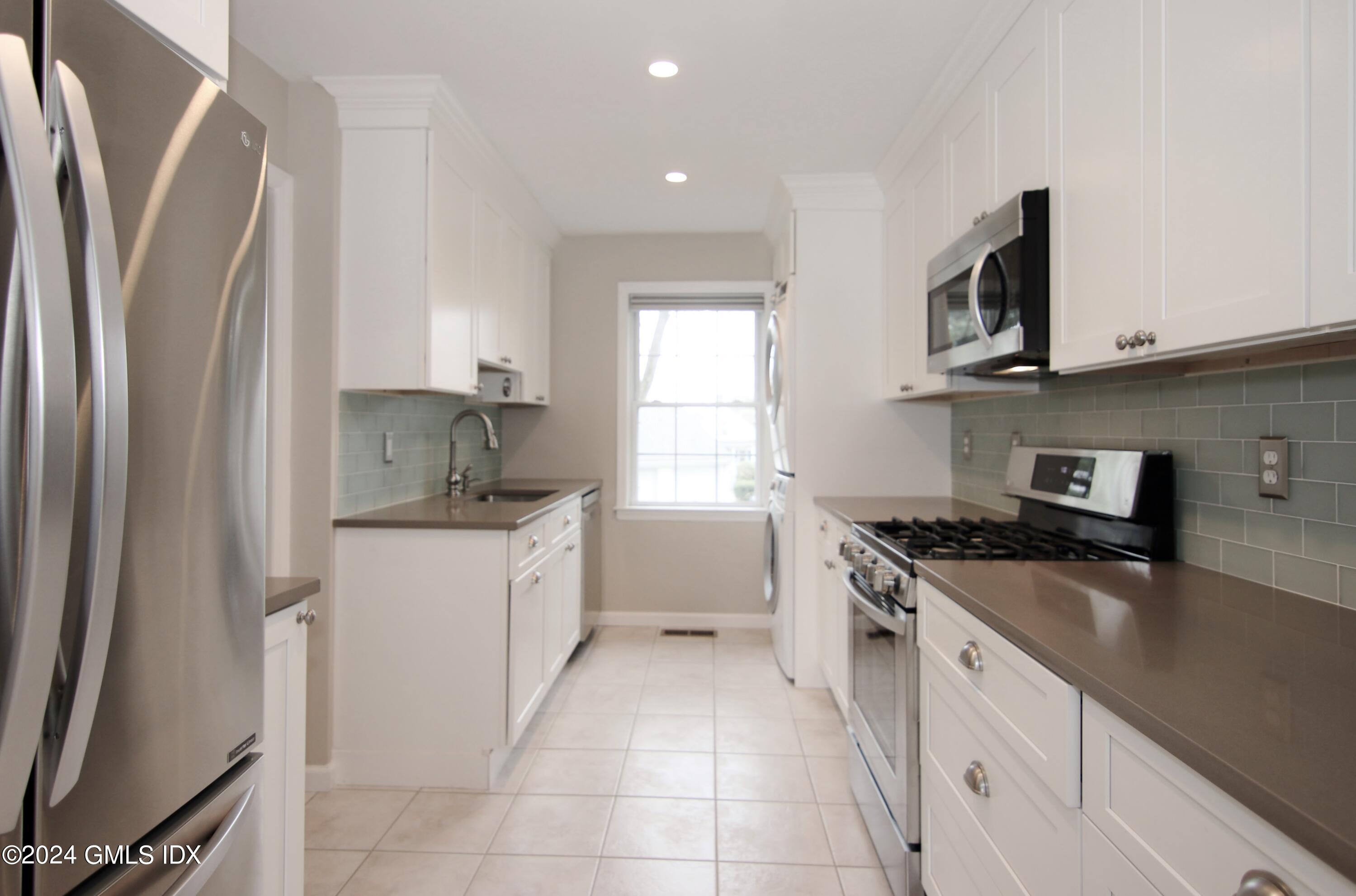 33 TALBOT Lane, 3