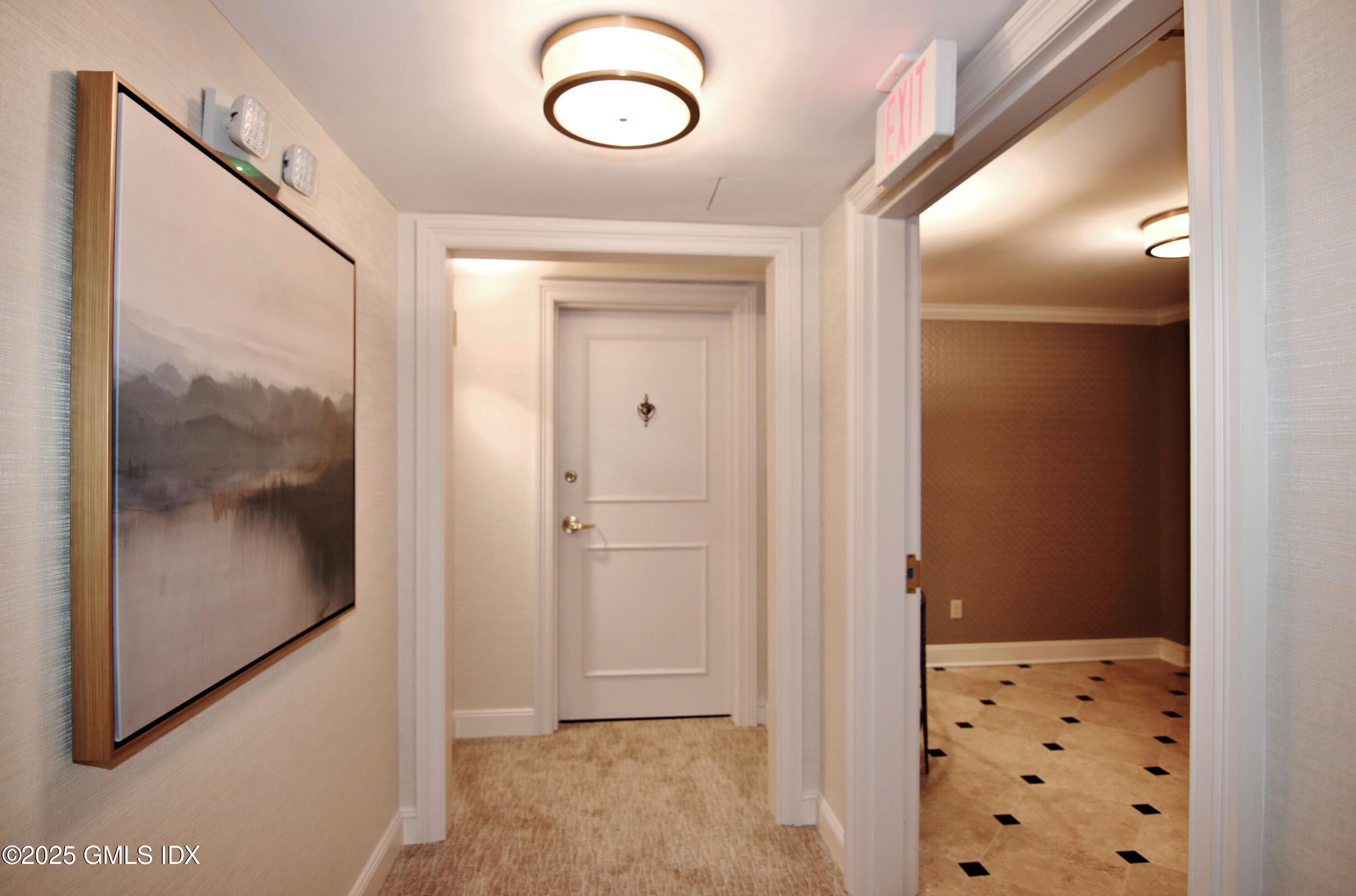 2 E Elm Street, 31