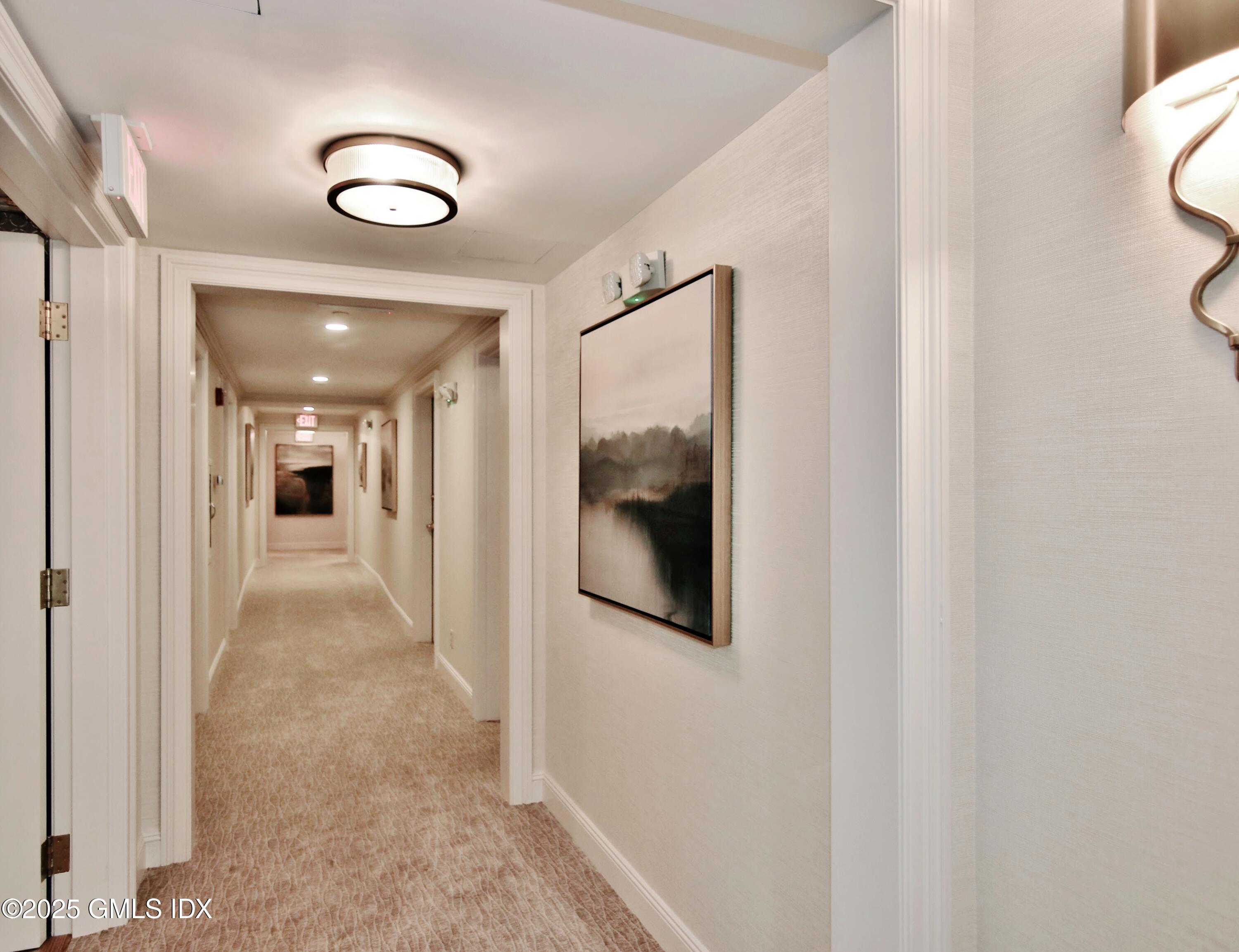 2 E Elm Street, 31