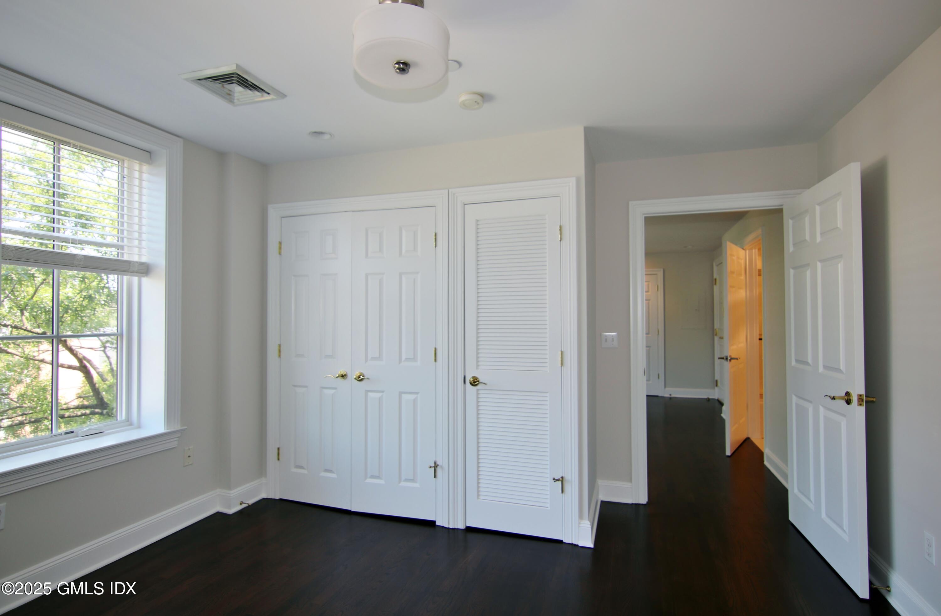 2 E Elm Street, 31