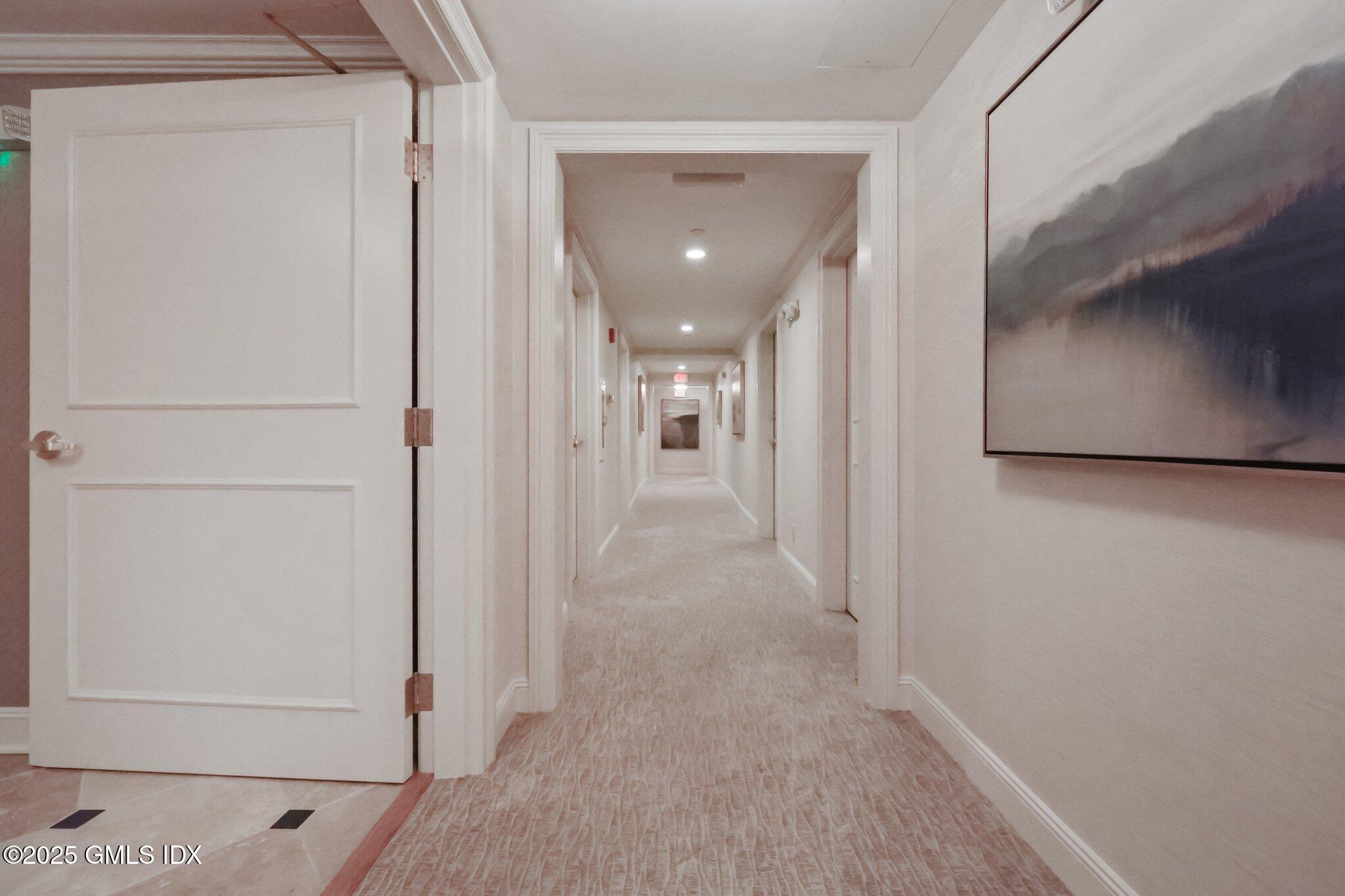 2 E Elm Street, 31