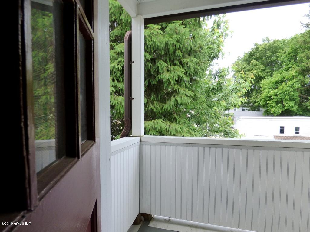 428 E Putnam Avenue, 2