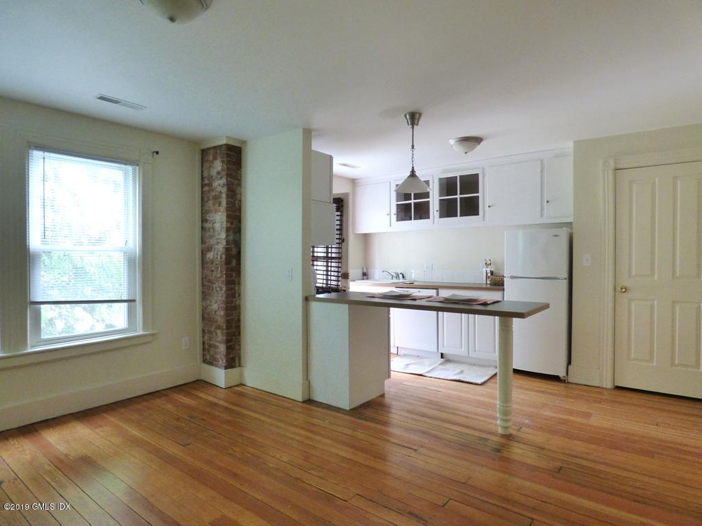 428 E Putnam Avenue, 2