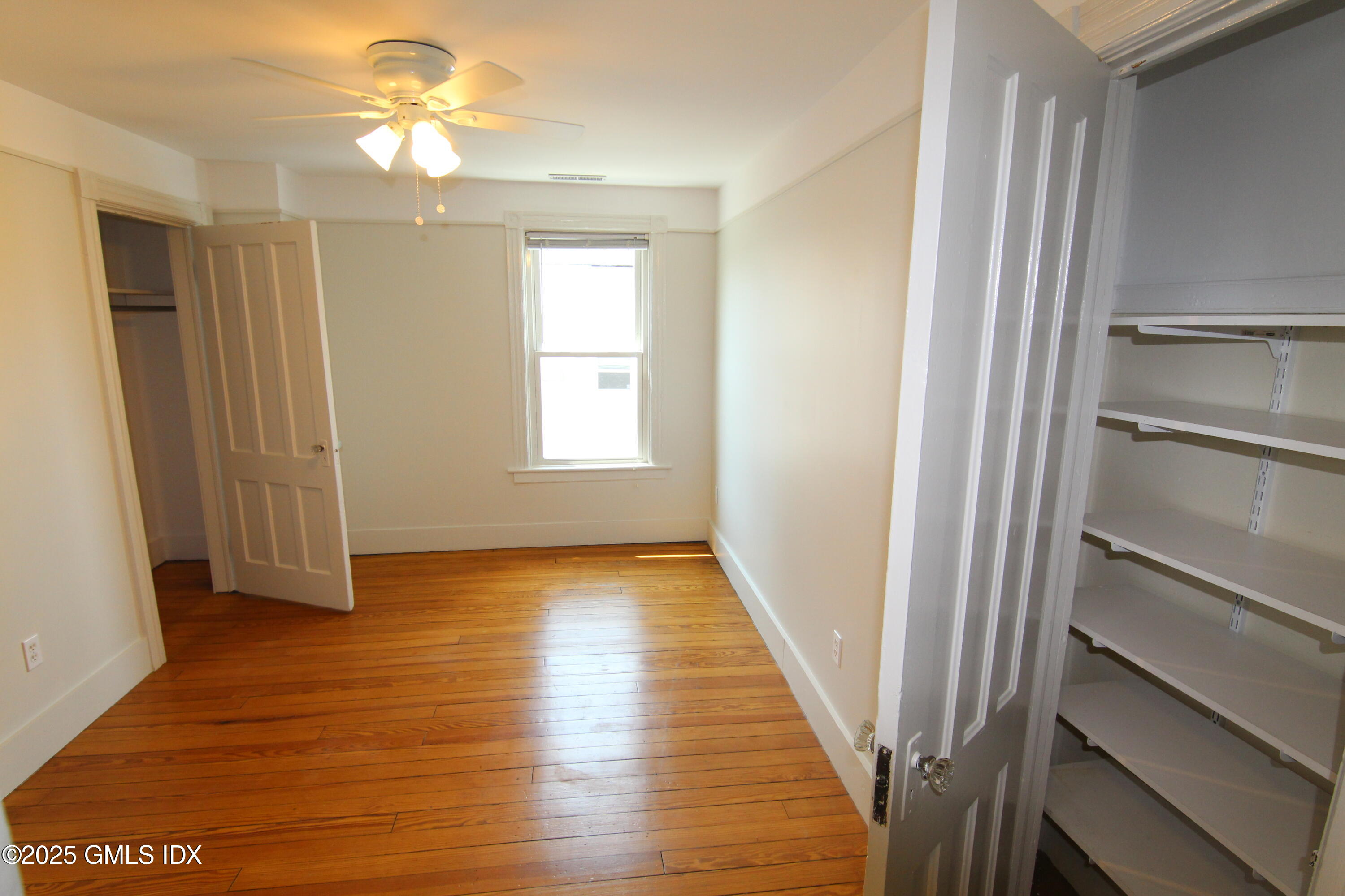 428 E Putnam Avenue, 2