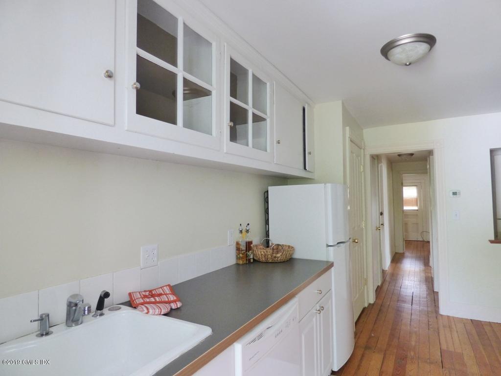428 E Putnam Avenue, 2