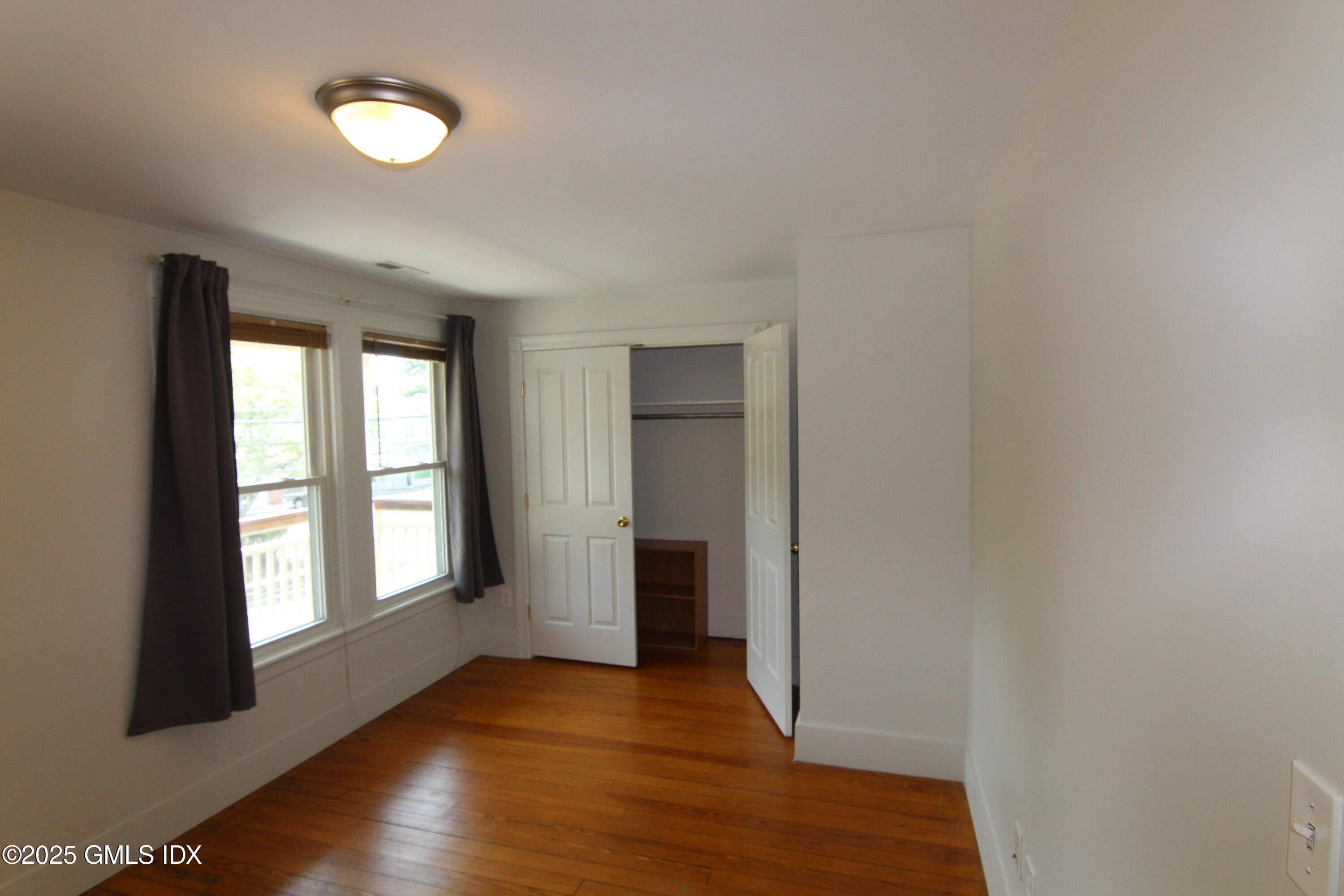 428 E Putnam Avenue, 2