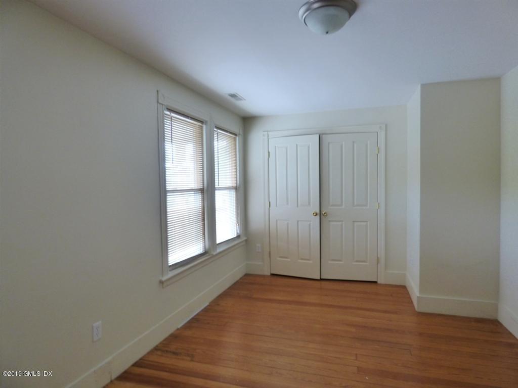 428 E Putnam Avenue, 2