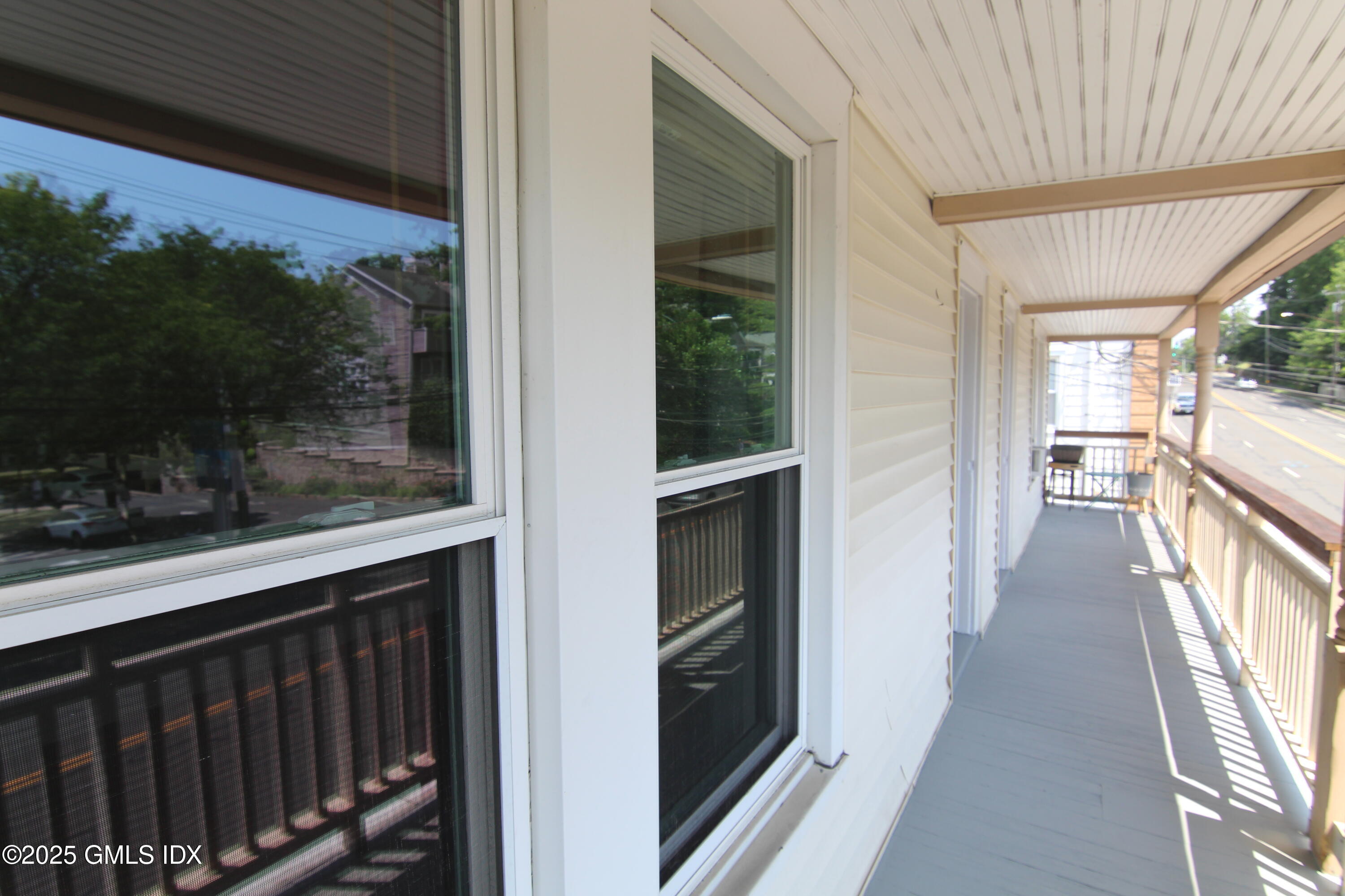428 E Putnam Avenue, 2