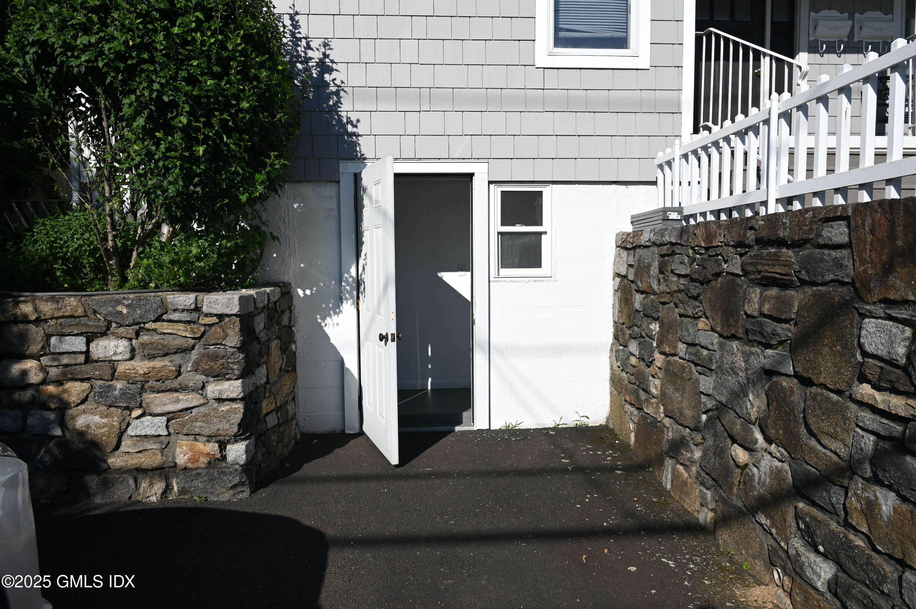 105 Pemberwick Road, A