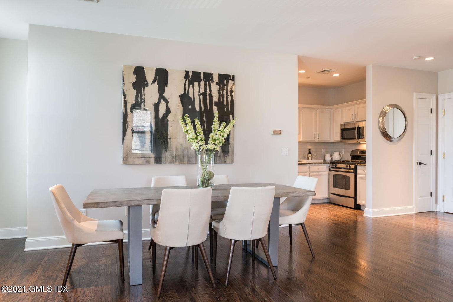 2 E Elm Street, 27