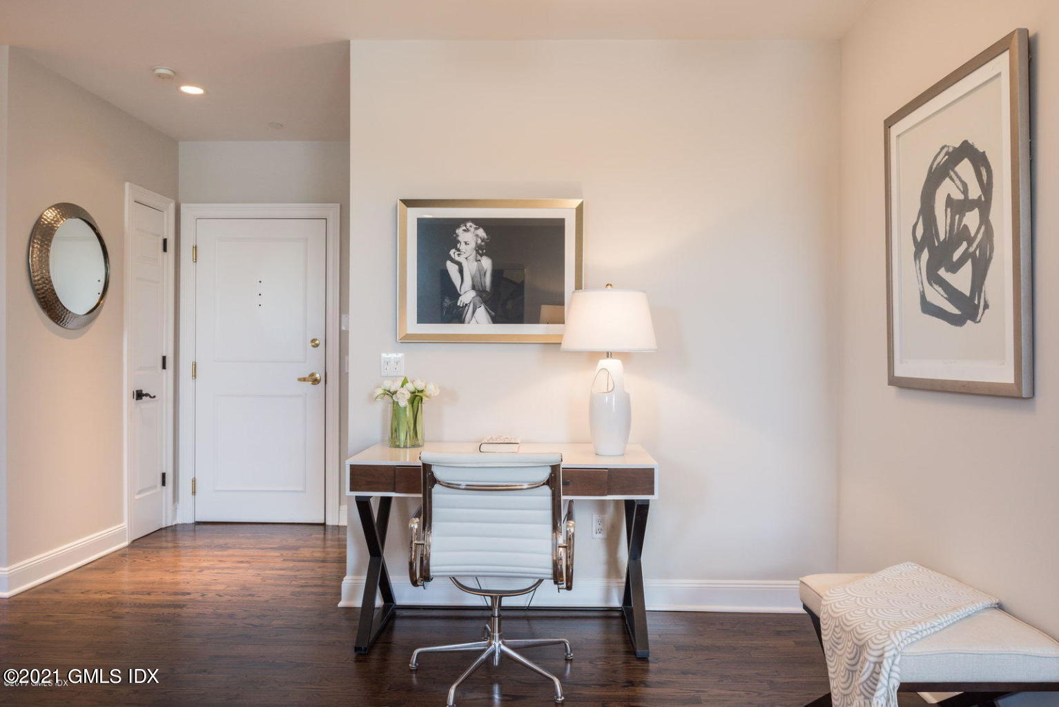 2 E Elm Street, 27