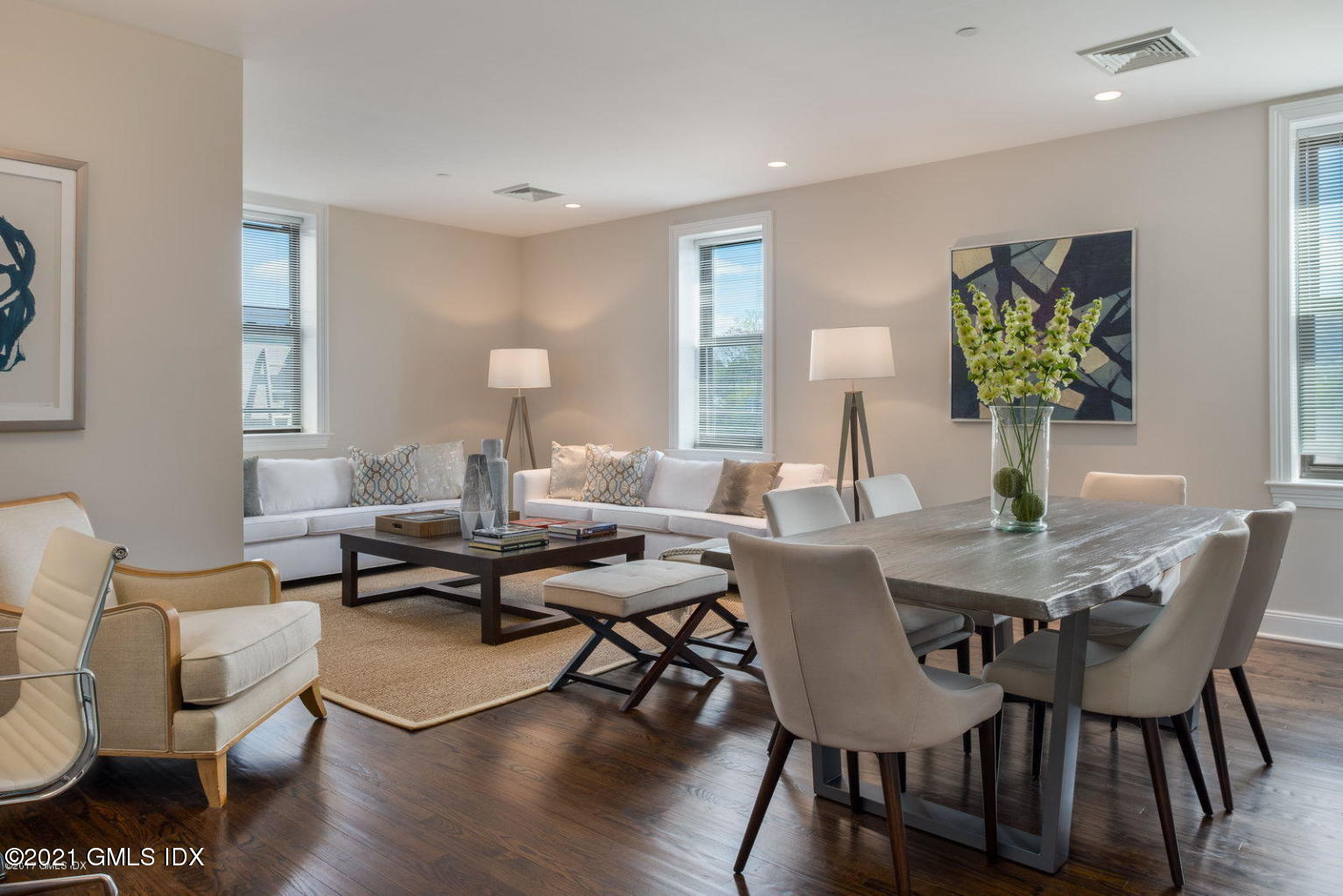 2 E Elm Street, 27