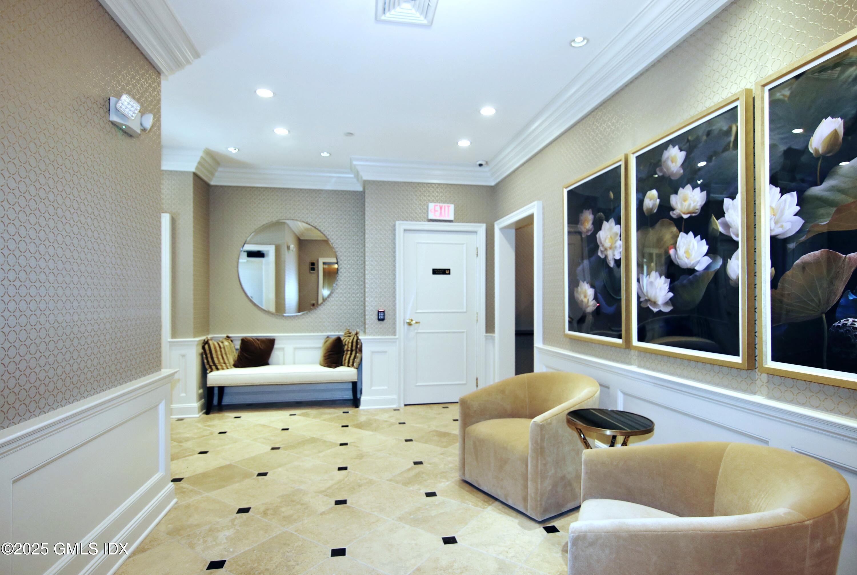 2 E Elm Street, 27