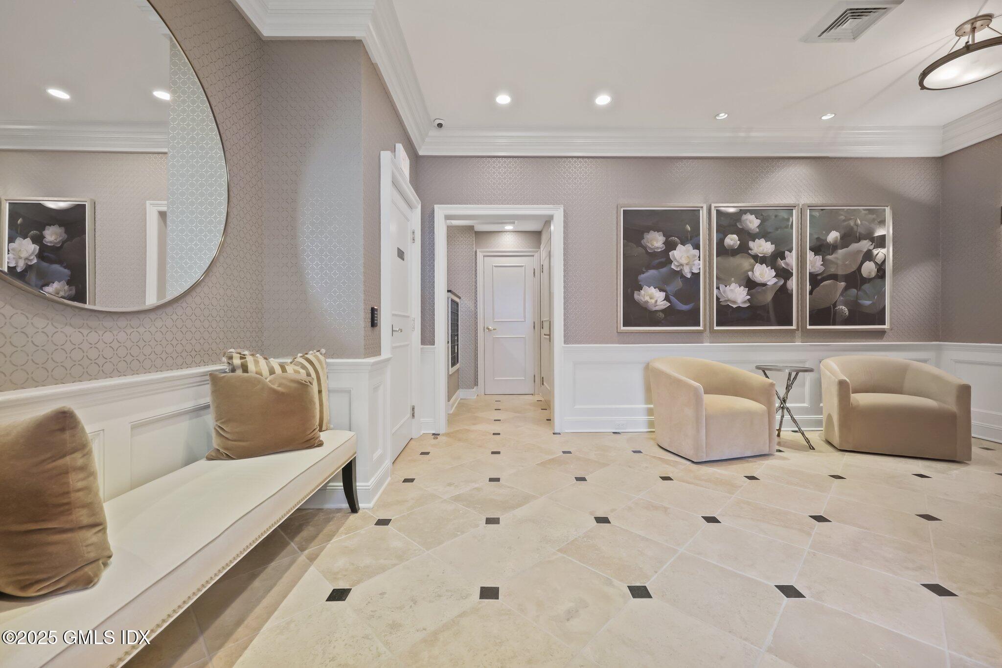2 E Elm Street, 27