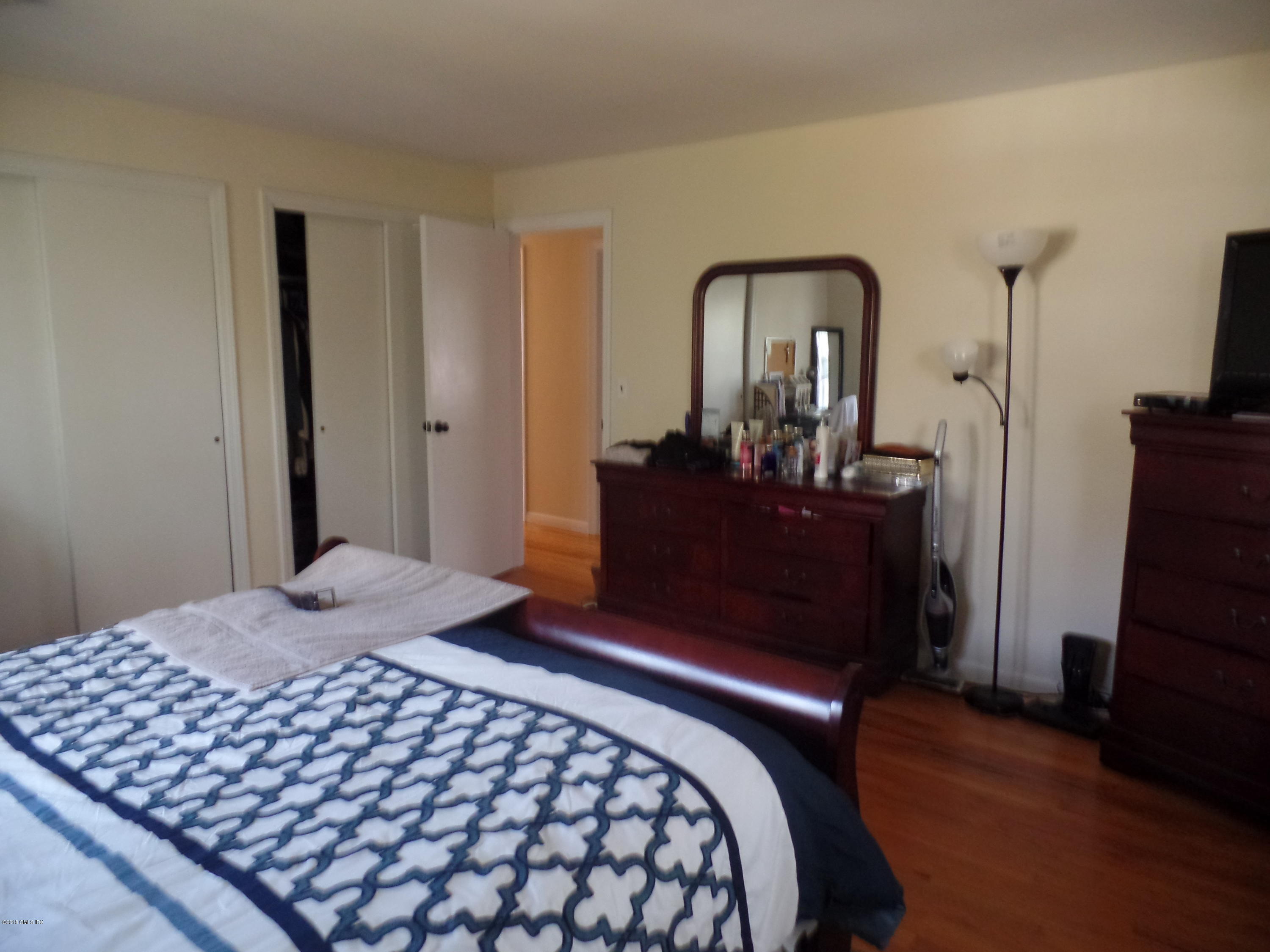 74 Byram Terrace Drive, 2