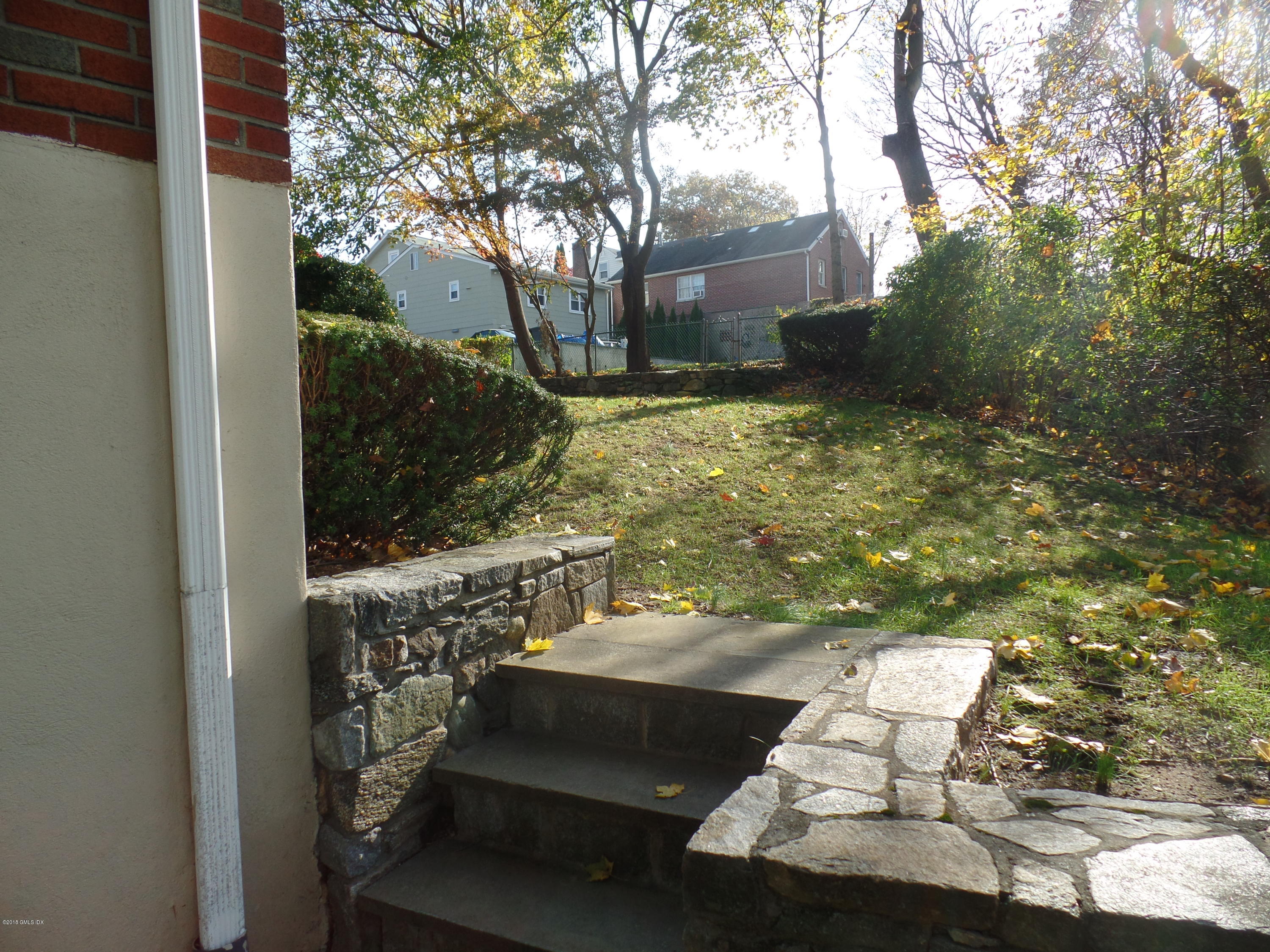 74 Byram Terrace Drive, 2