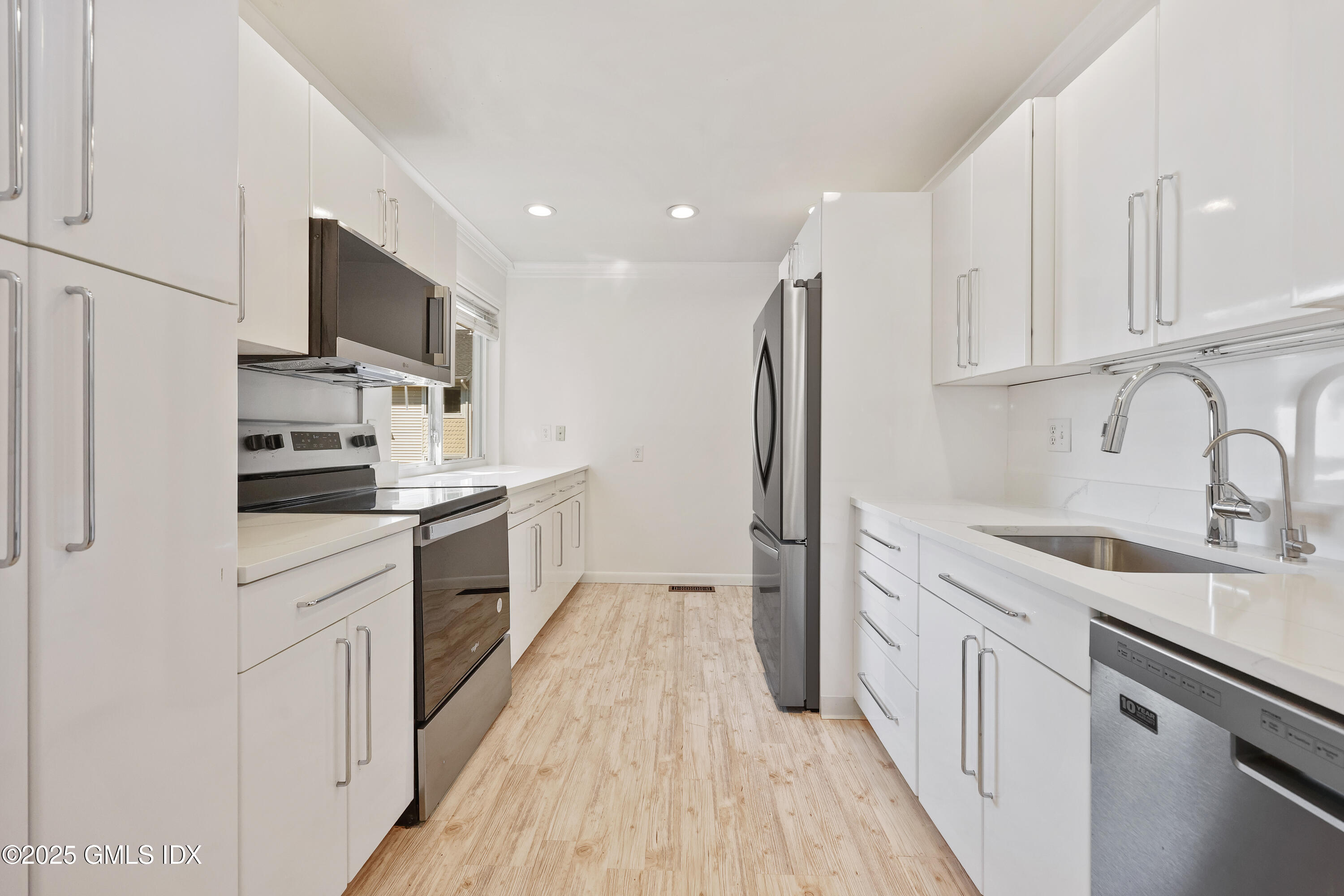 75 Cos Cob Avenue Unit: 14