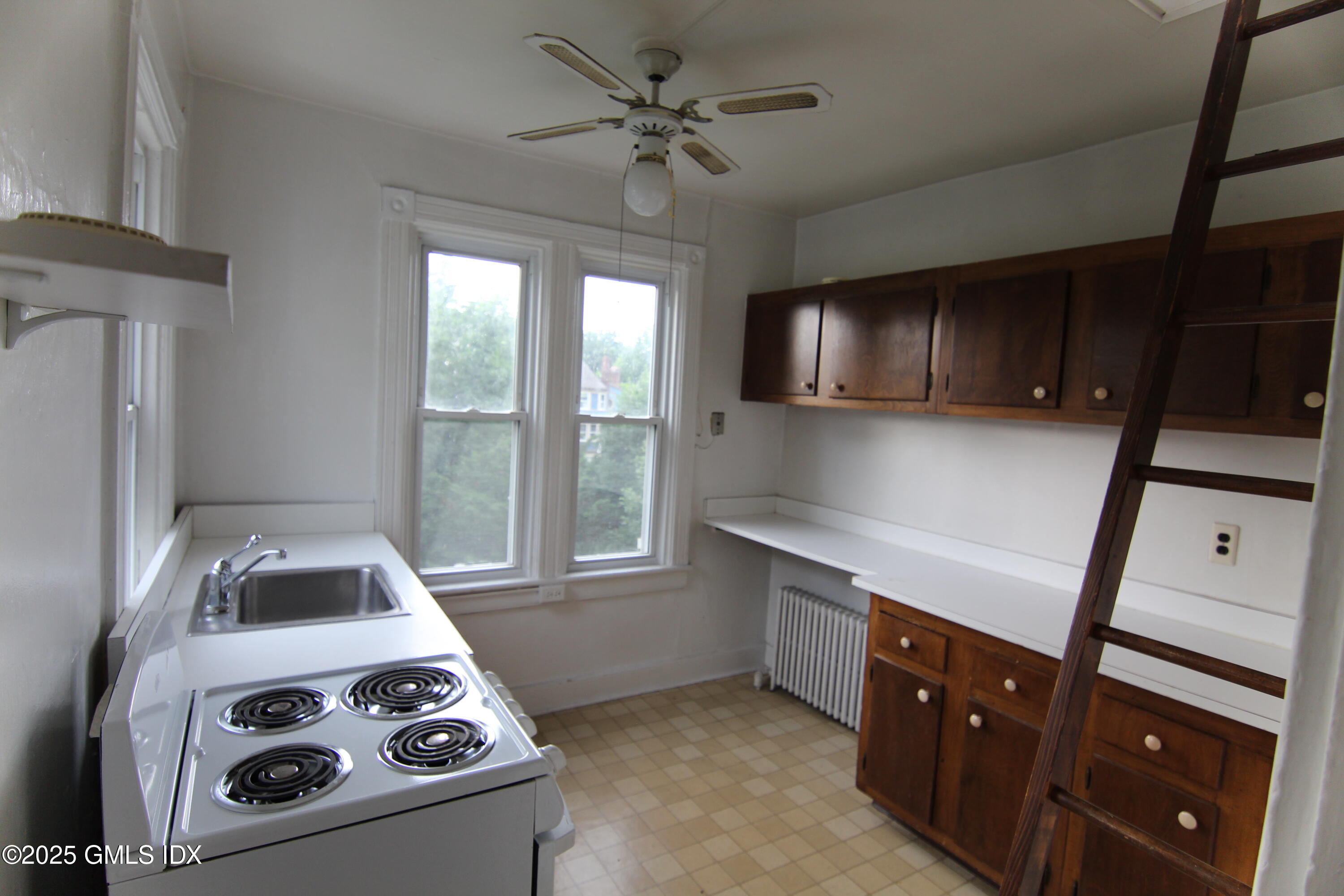 90 Riverside Avenue Unit: 4