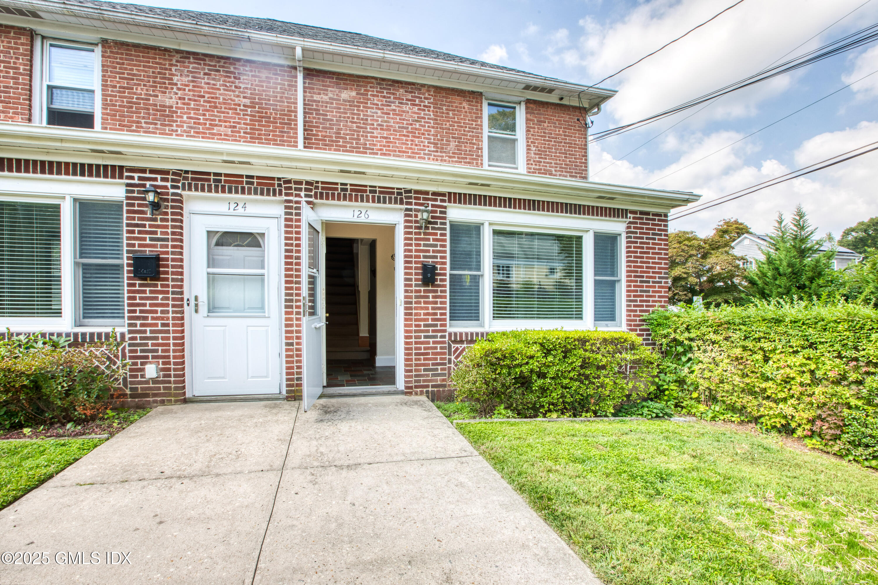 126 Pemberwick Road, Right Side