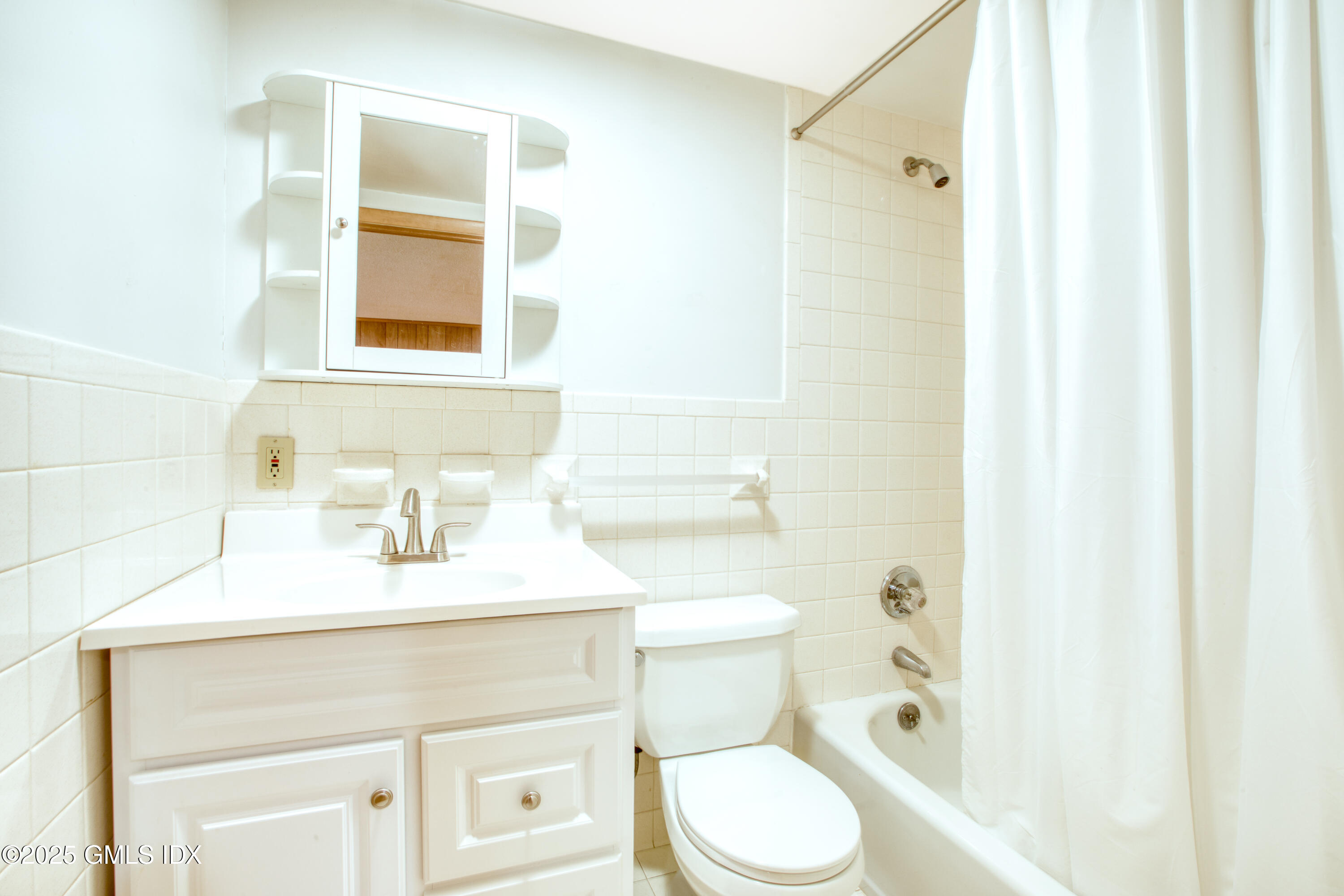 126 Pemberwick Road, Right Side