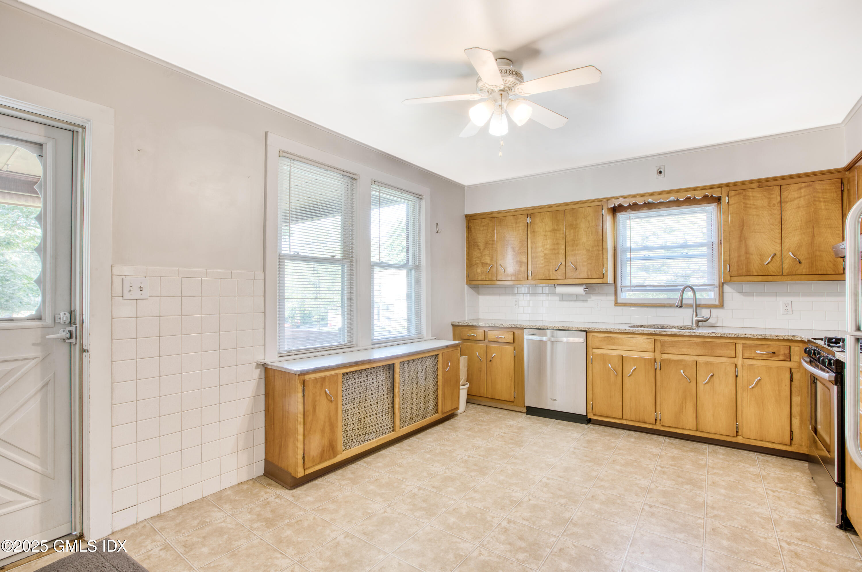 126 Pemberwick Road, Right Side