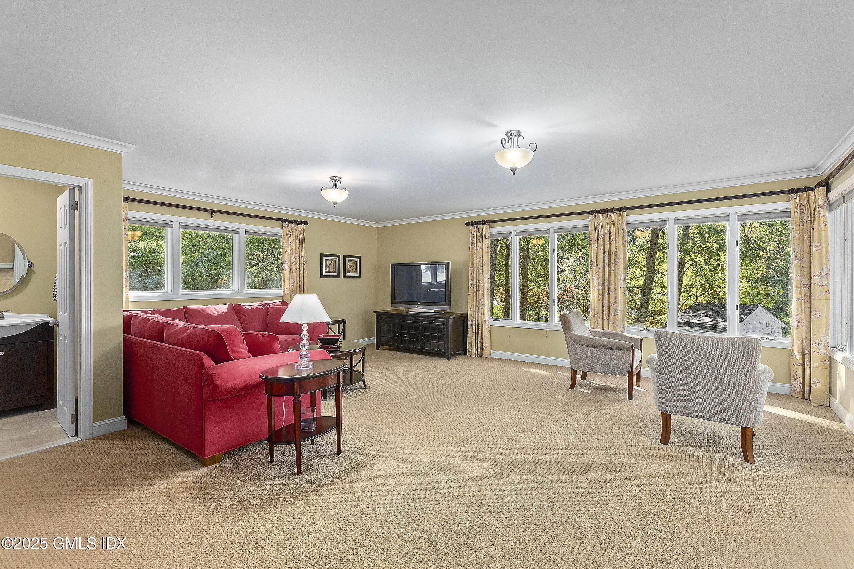 46 Stonehedge Drive South