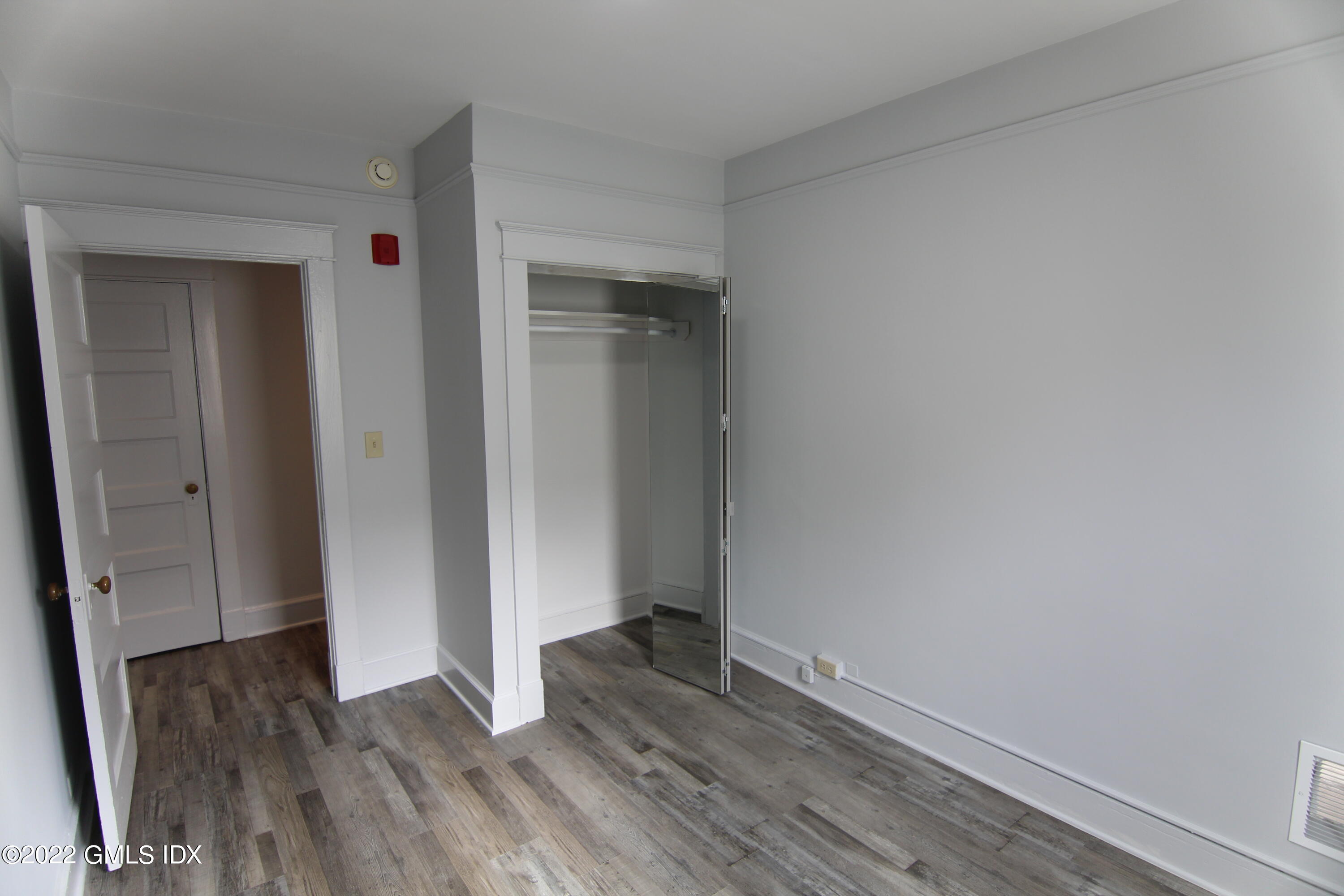 434 E Putnam Avenue, 2L